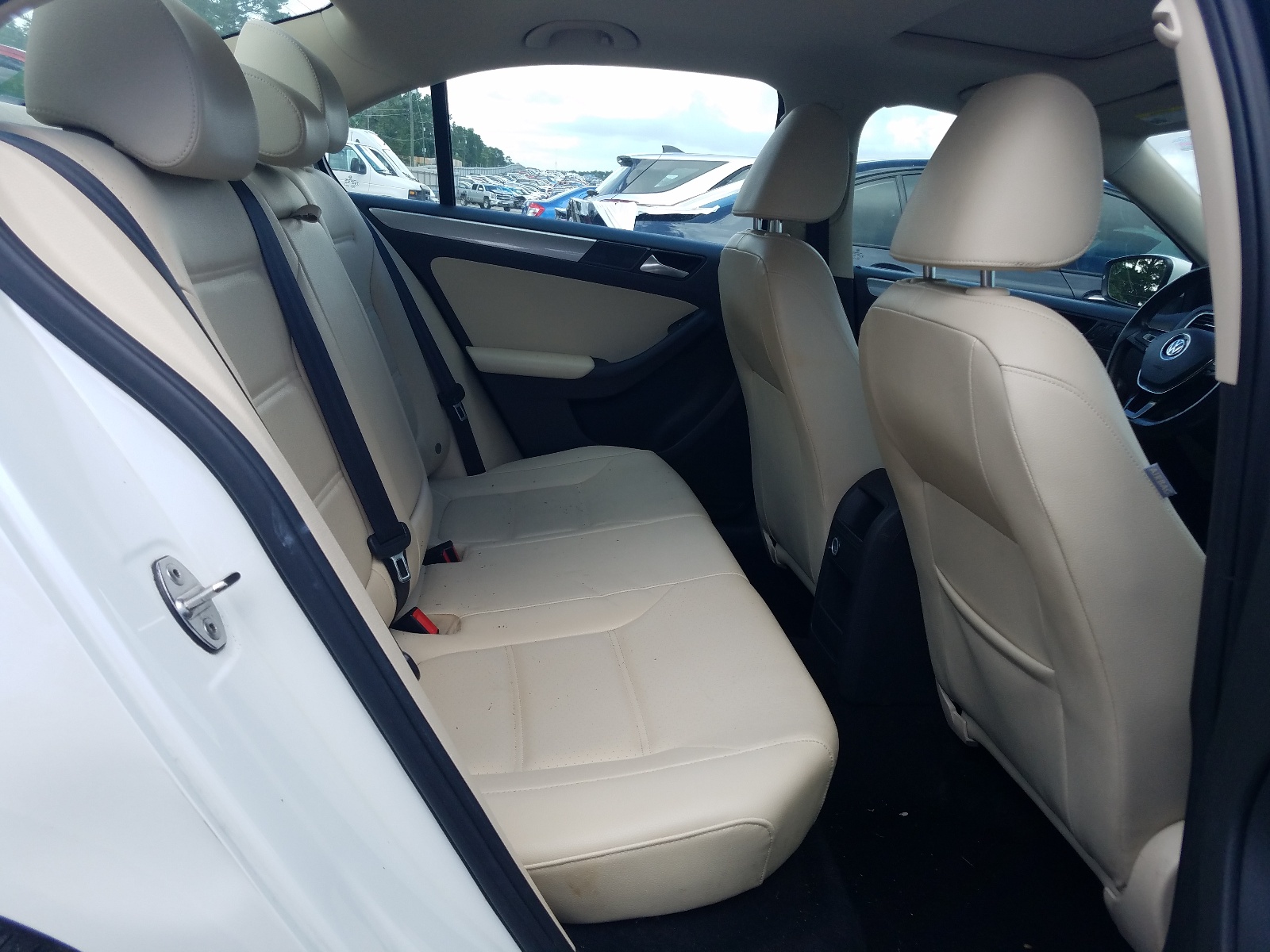 Photo 6 from auction – 2018 VOLKSWAGEN JETTA SE with VIN 3VWDB7AJ5JM229748