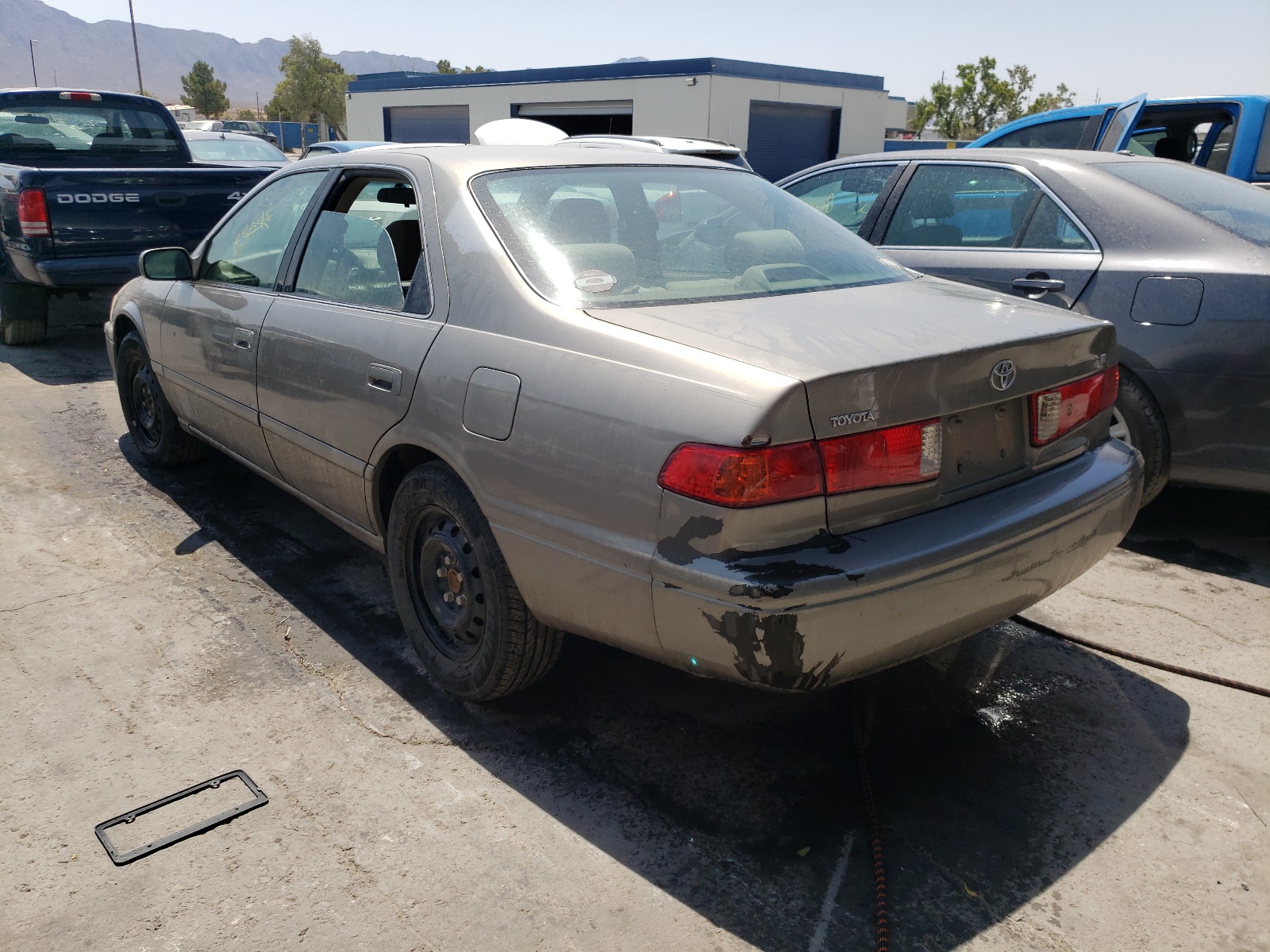 Photo 3 from auction – 2000 TOYOTA CAMRY CE with VIN 4T1BG22K9YU627634