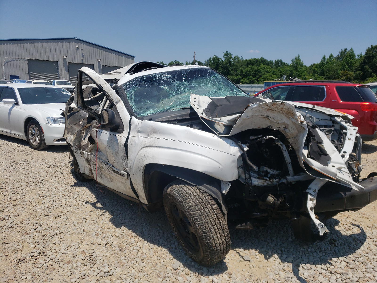 CHEVROLET TRAILBLAZE 2002 with VIN 1GNDT13S822296007 - Photo from auction