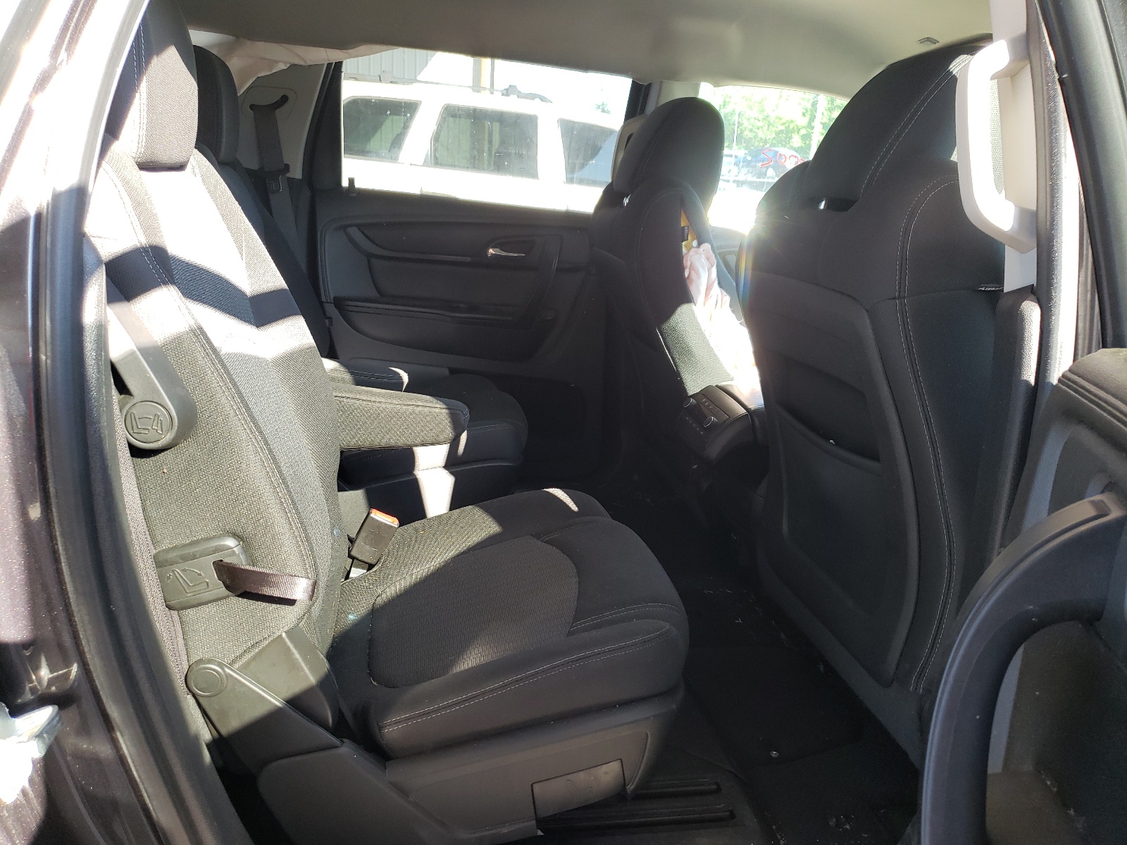 Photo 6 from auction – 2015 CHEVROLET TRAVERSE L with VIN 1GNKRHKD1FJ104441
