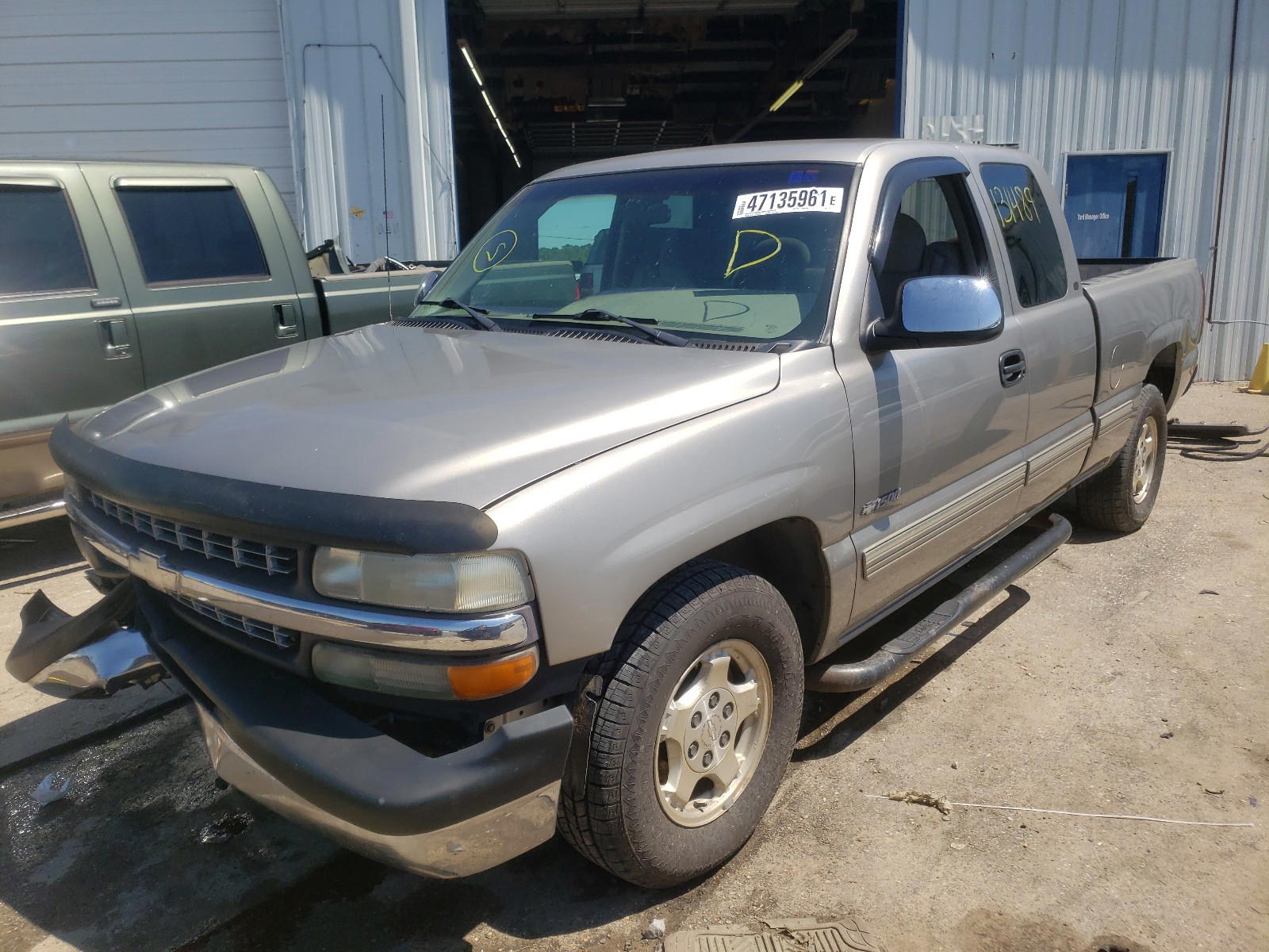 Photo 2 from auction – 1999 CHEVROLET SILVERADO with VIN 2GCEC19TXX1251171