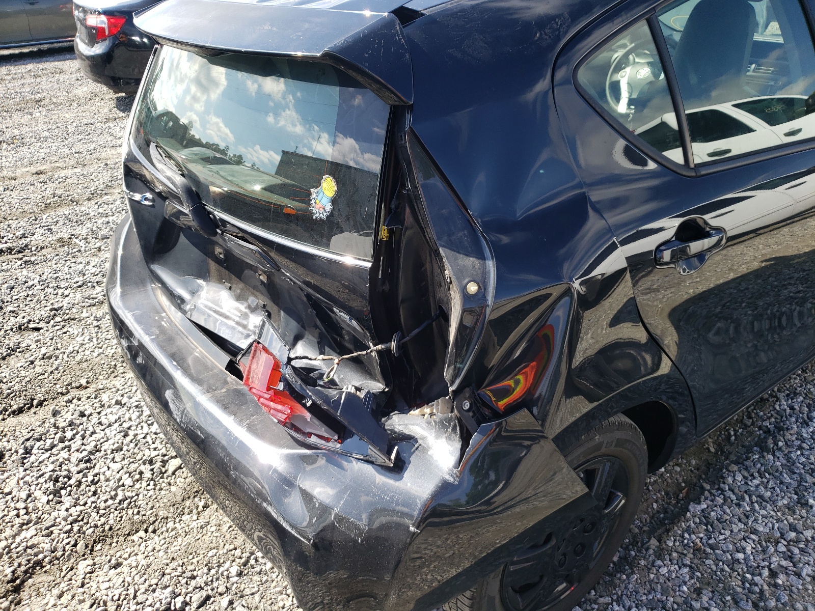 Photo 9 from auction – 2015 TOYOTA PRIUS C with VIN JTDKDTB31F1096715