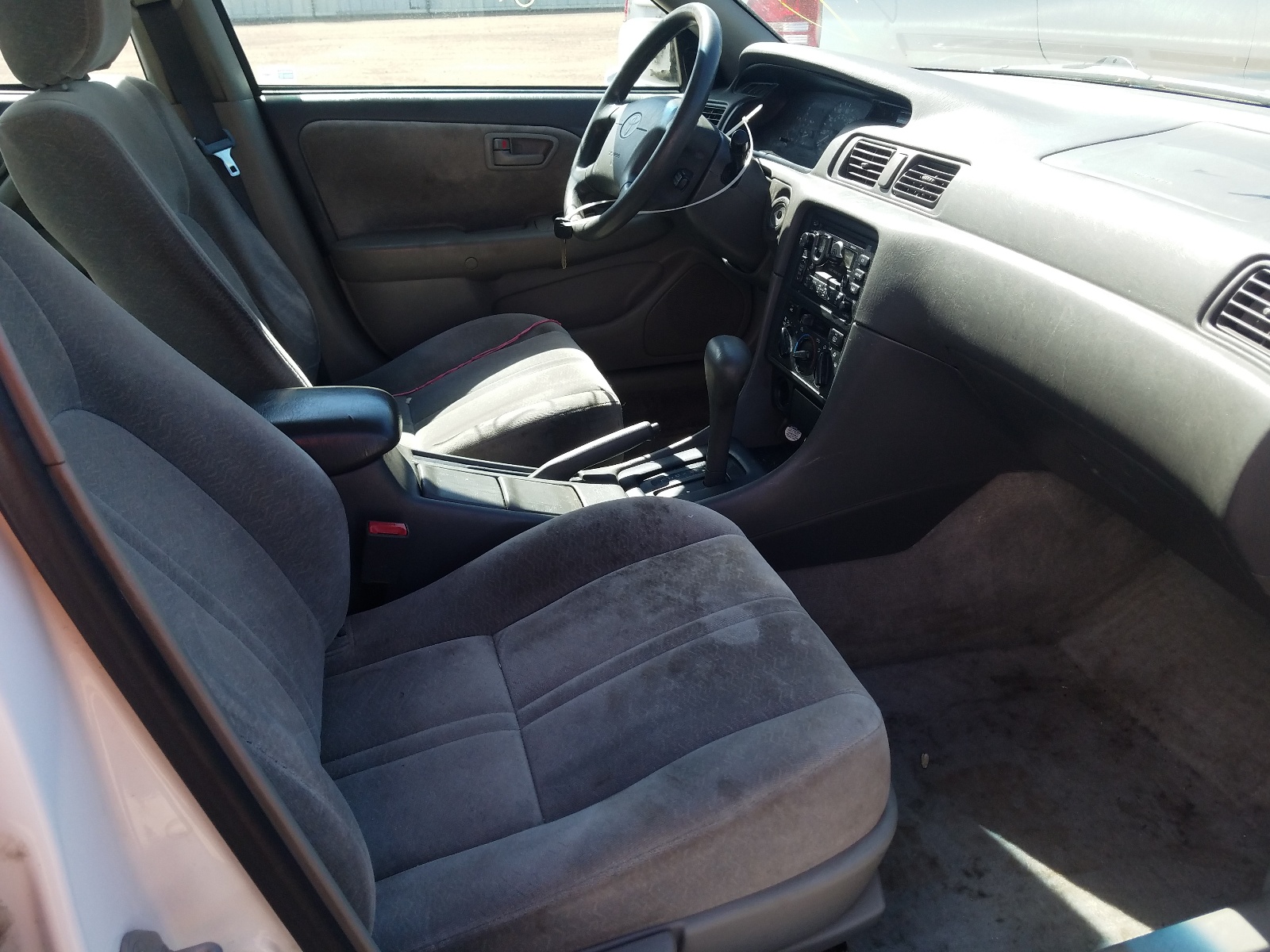 Photo 5 from auction – 1999 TOYOTA CAMRY LE with VIN JT2BF22K8X0163595
