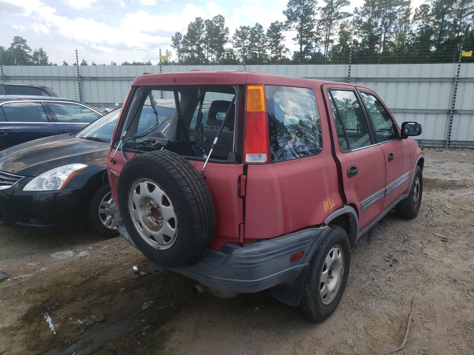 Photo 4 from auction – 1997 HONDA CR-V LX with VIN JHLRD1841VC052223