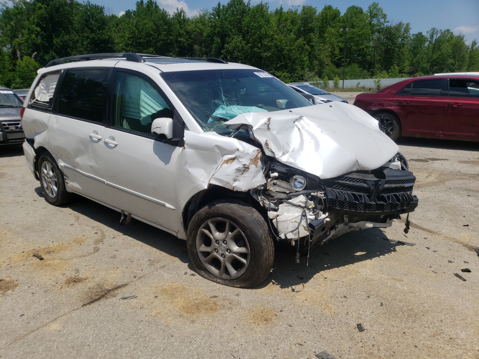 TOYOTA SIENNA XLE 2004 with VIN 5TDZA22C94S172005 - Photo from auction