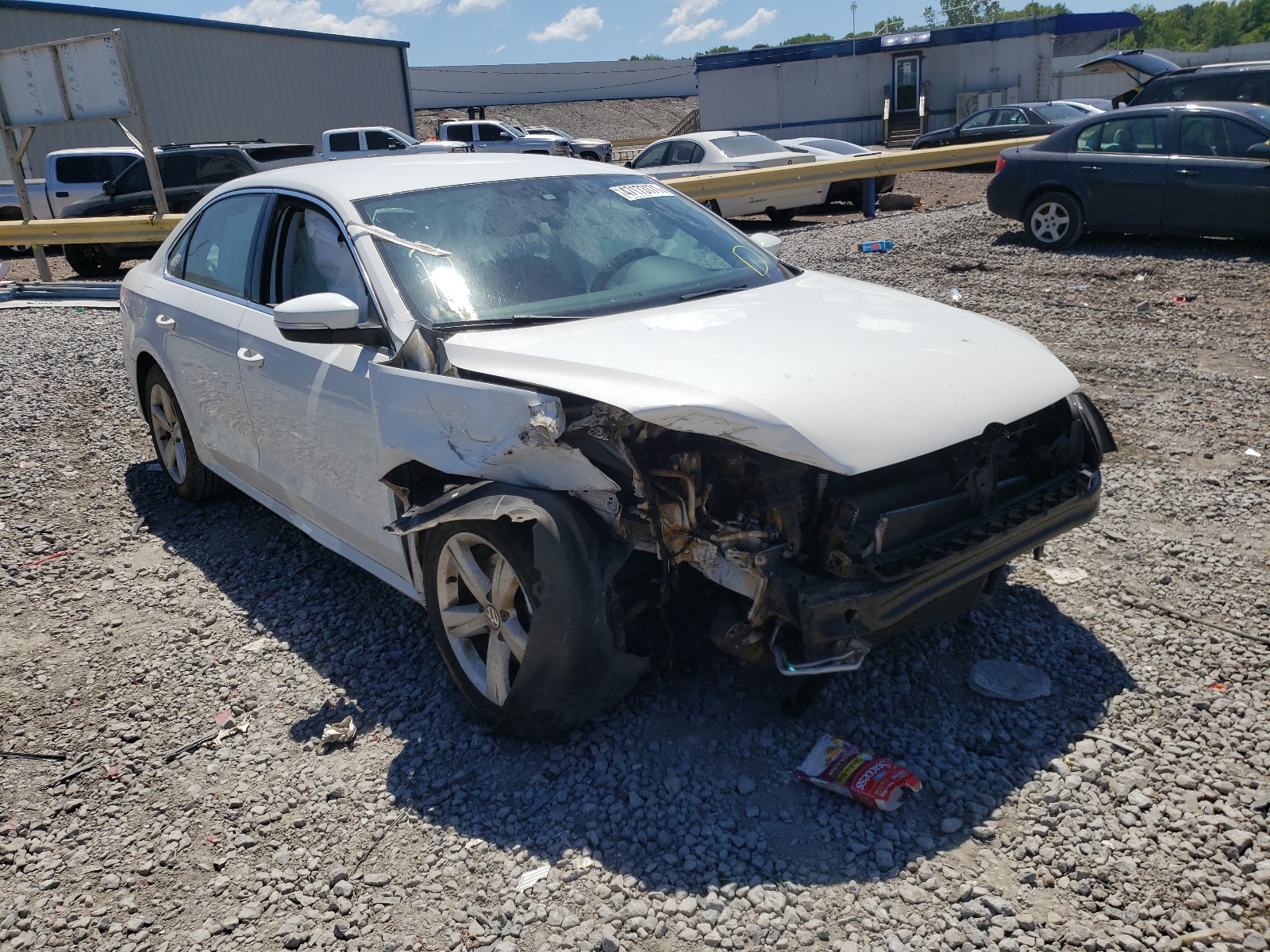 Photo 1 from auction – 2015 VOLKSWAGEN PASSAT S with VIN 1VWAT7A30FC083320