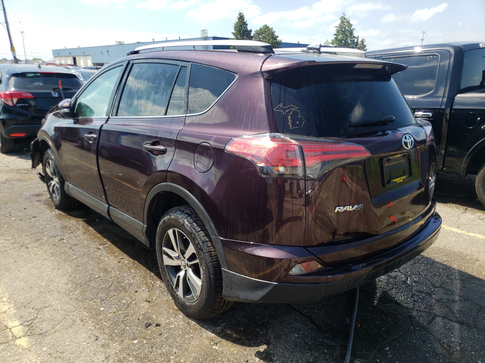 Photo 3 from auction – 2017 TOYOTA RAV4 XLE with VIN 2T3RFREV1HW558462