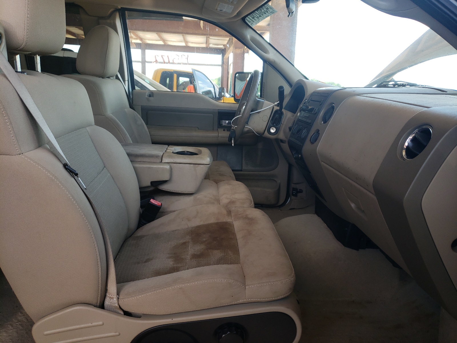 Photo 5 from auction – 2005 FORD F150 with VIN 1FTPX12555NA60777