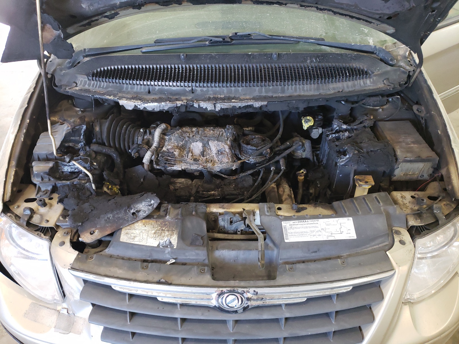 Photo 7 from auction – 2005 CHRYSLER TOWN & COU with VIN 2C8GP54L55R268310