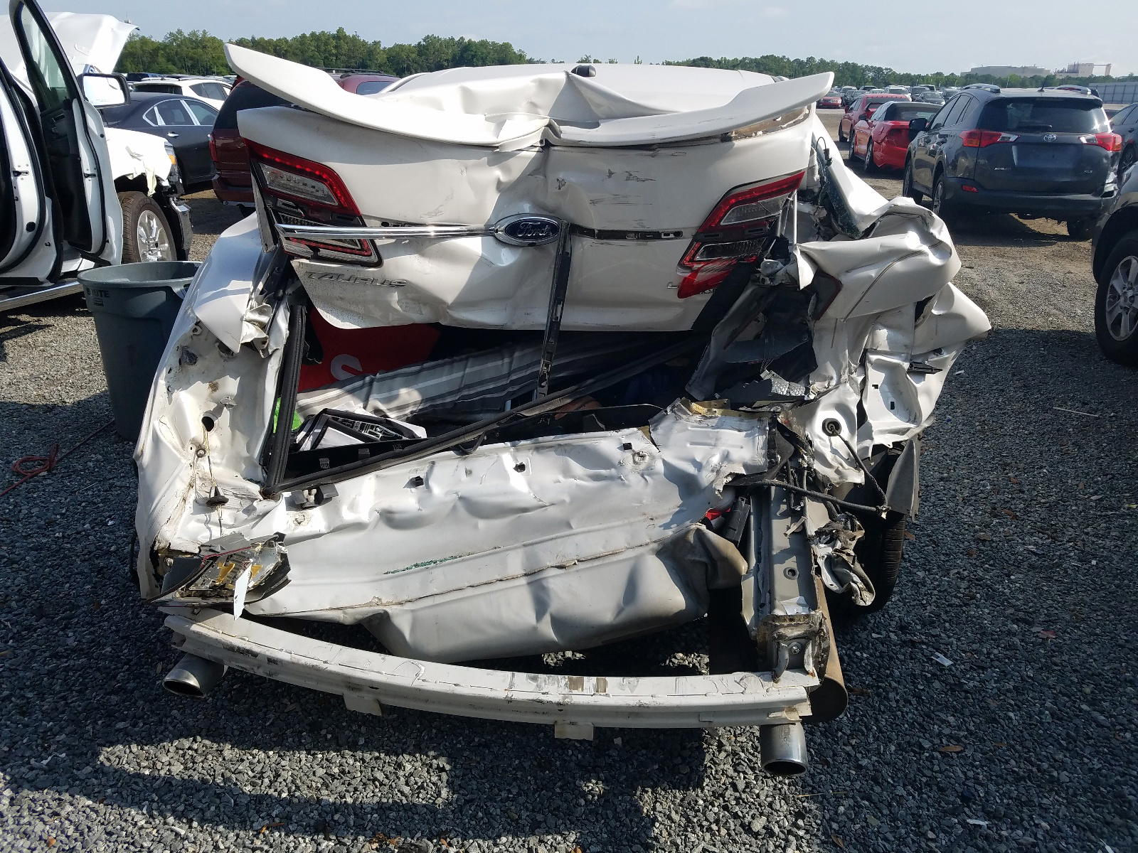 Photo 9 from auction – 2013 FORD TAURUS LIM with VIN 1FAHP2F85DG128034