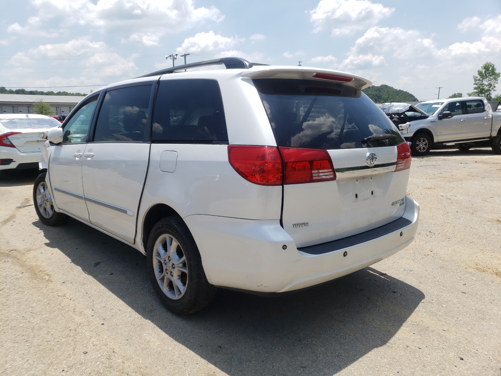 Photo 3 from auction – 2004 TOYOTA SIENNA XLE with VIN 5TDZA22C94S172005