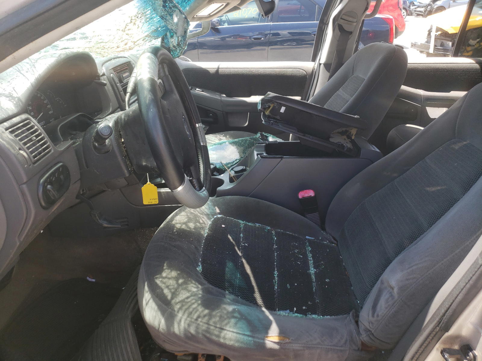 Photo 5 from auction – 2002 FORD EXPLORER X with VIN 1FMZU63K02UD60596