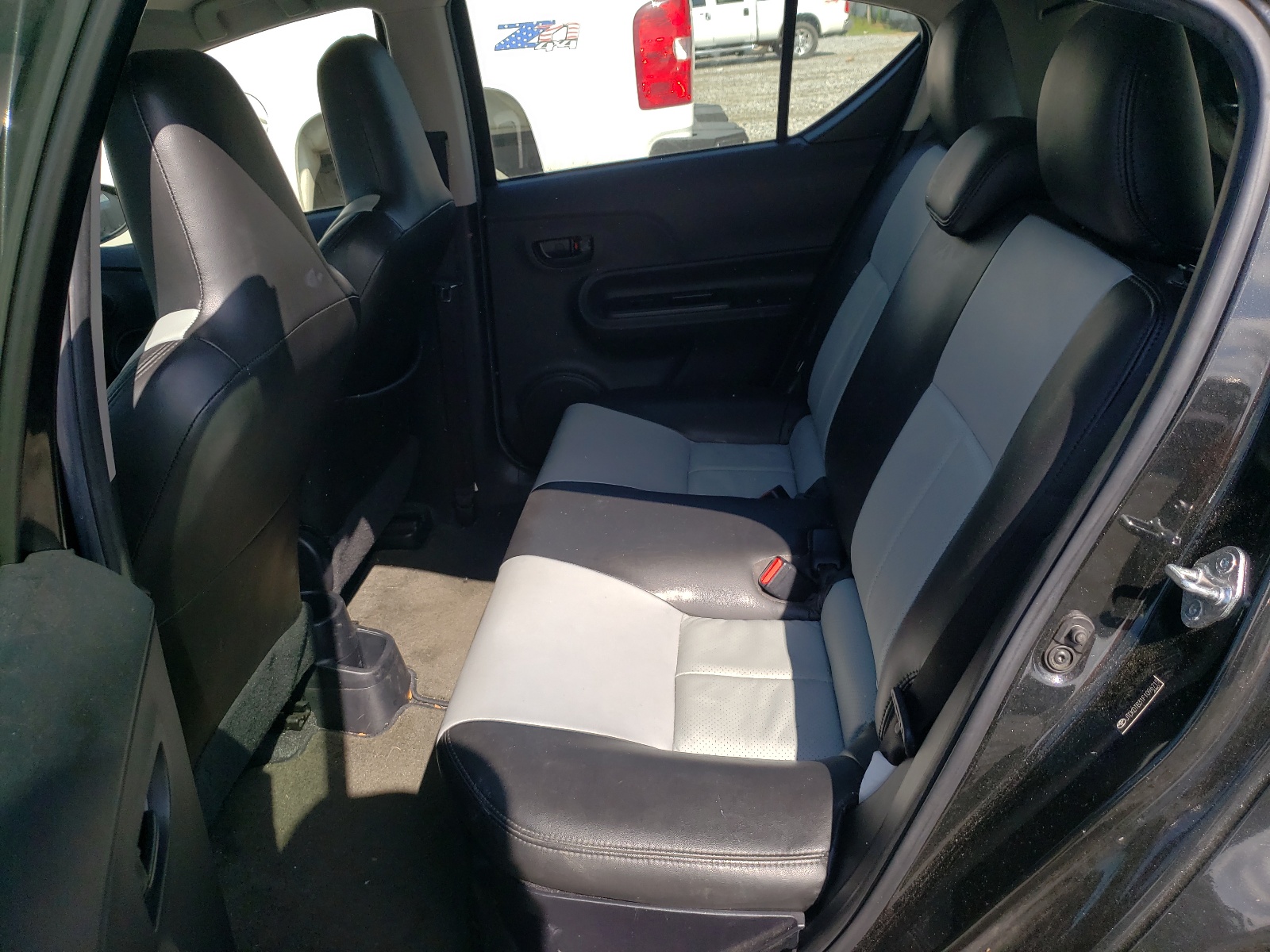 Photo 6 from auction – 2015 TOYOTA PRIUS C with VIN JTDKDTB31F1096715