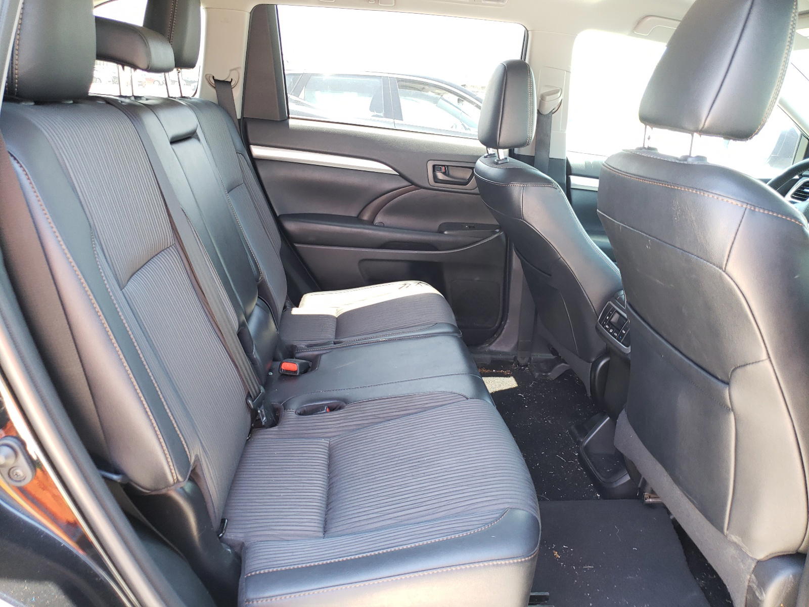 Photo 6 from auction – 2019 TOYOTA HIGHLANDER with VIN 5TDZZRFH9KS339175