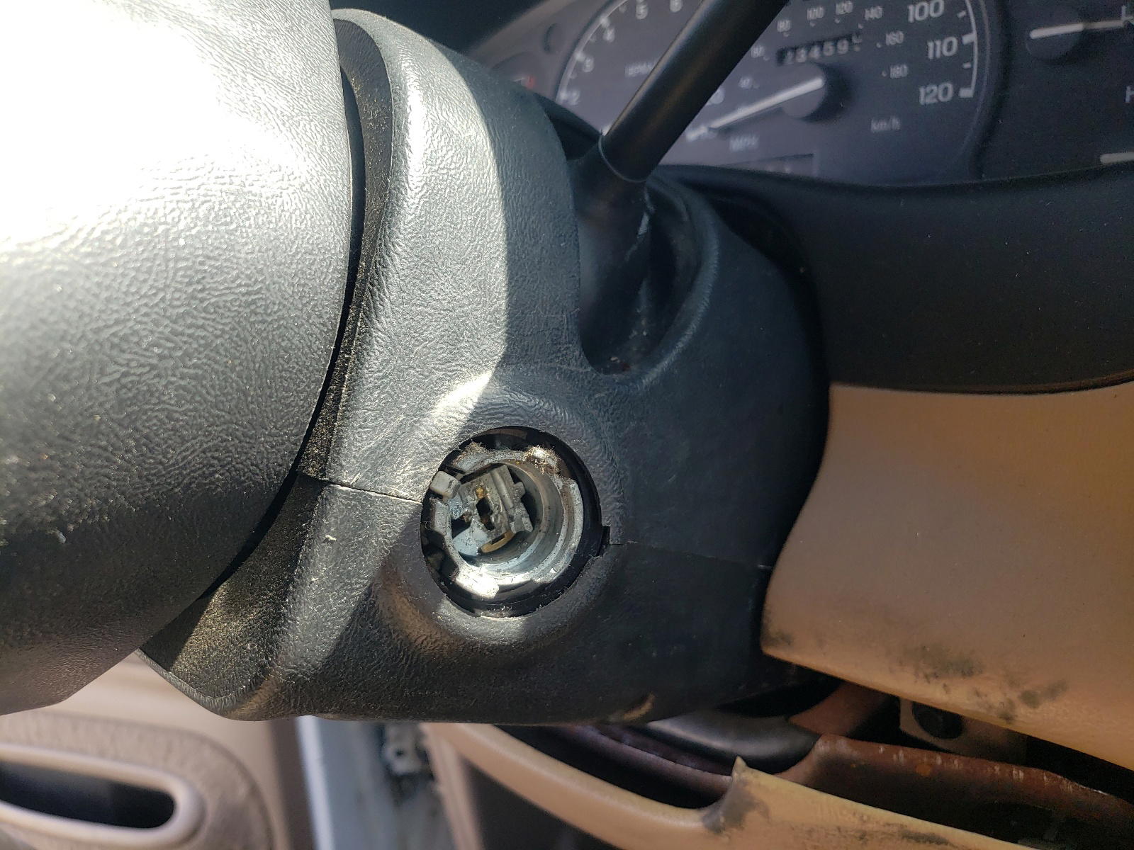 Photo 9 from auction – 1999 FORD EXPLORER with VIN 1FMCU22E4XUA34737