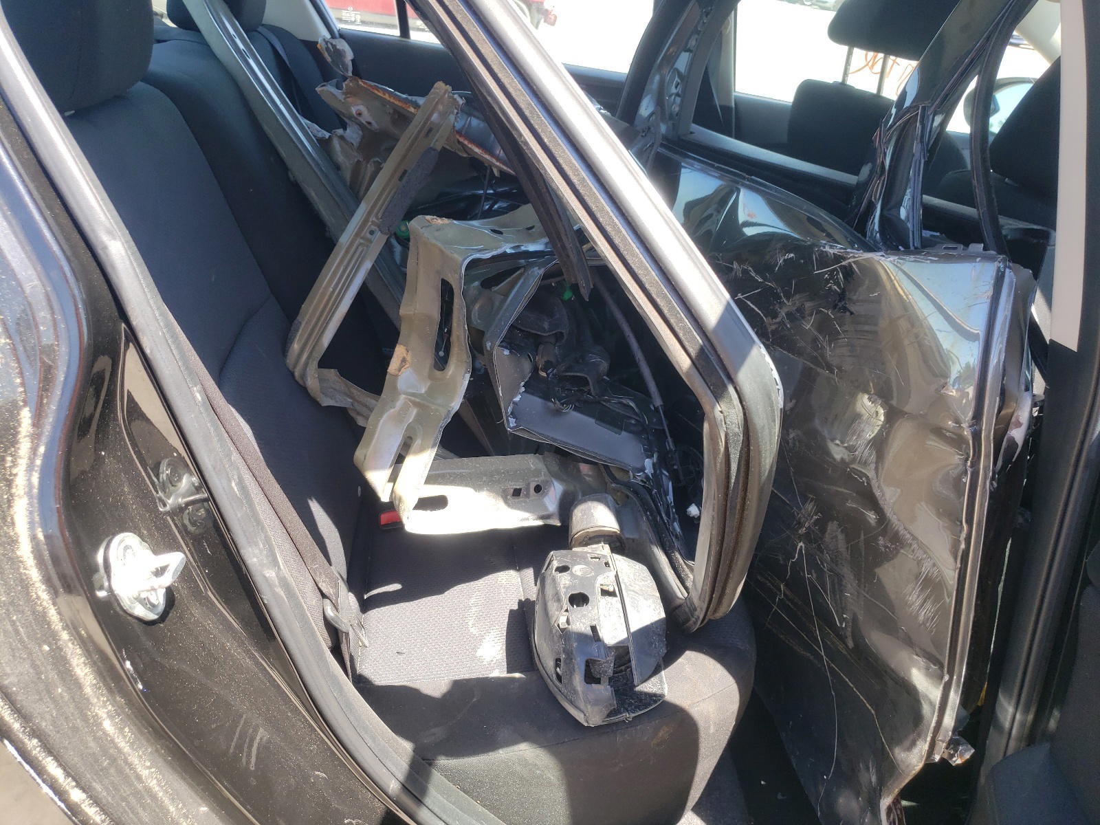 Photo 6 from auction – 2011 MAZDA 3 I with VIN JM1BL1UF0B1498072