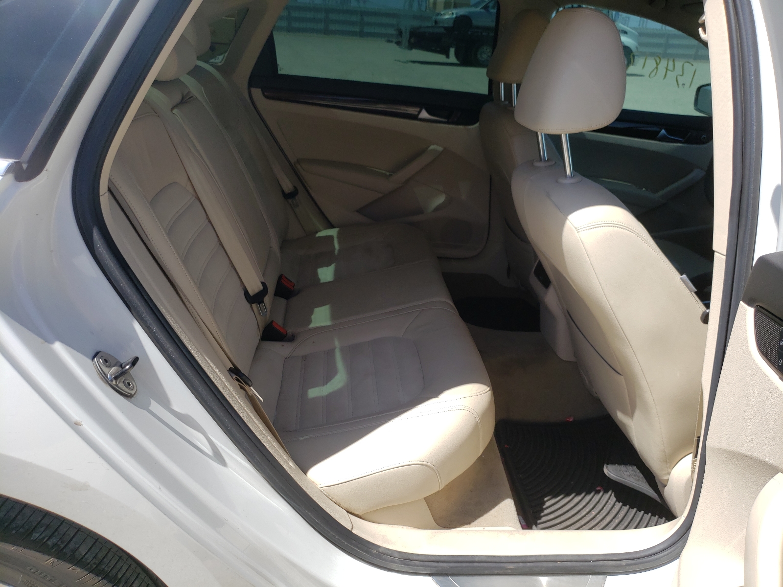 Photo 6 from auction – 2014 VOLKSWAGEN PASSAT SEL with VIN 1VWCN7A37EC091996