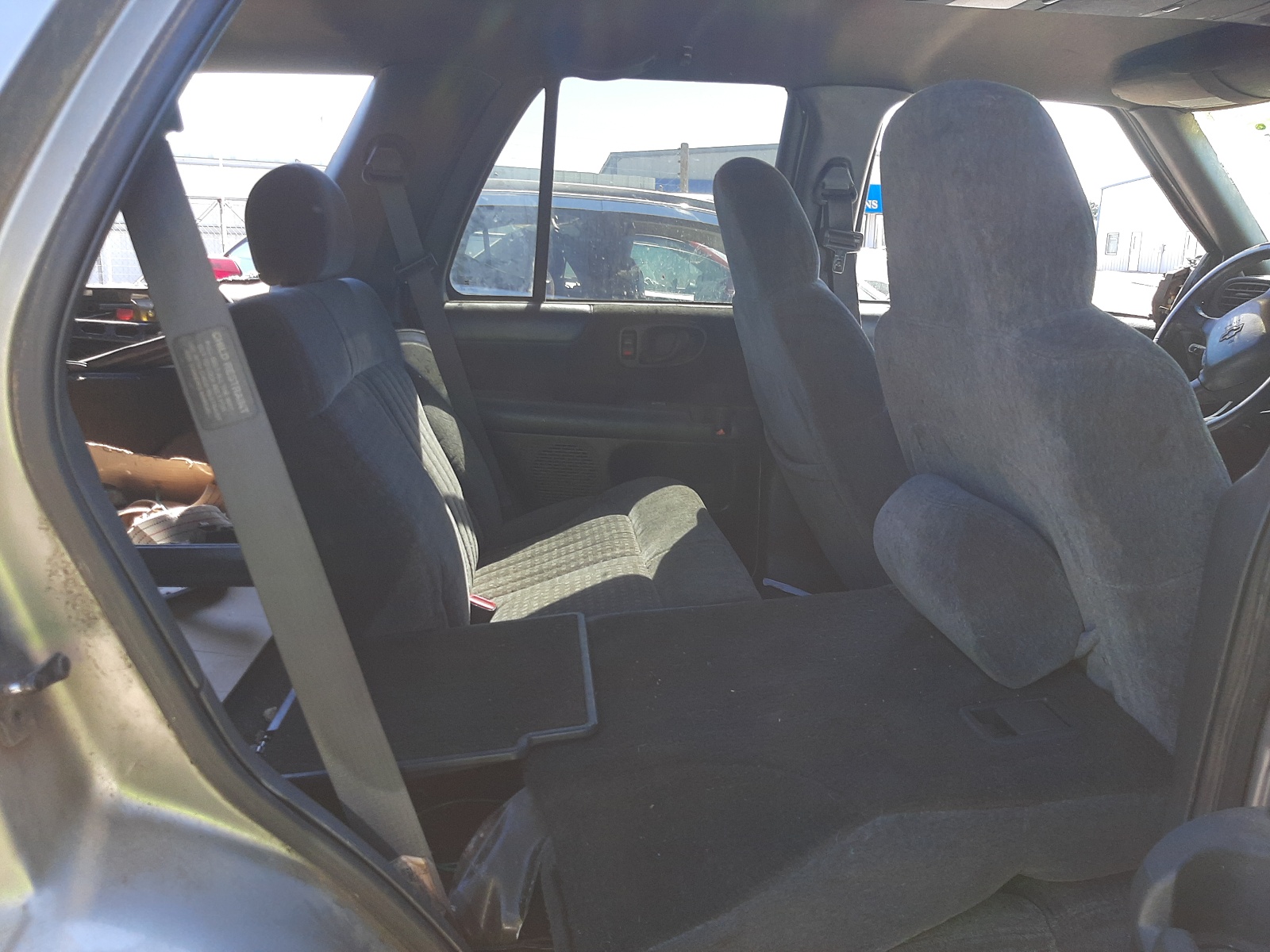Photo 6 from auction – 1999 CHEVROLET BLAZER with VIN 1GNCS13W0X2234674