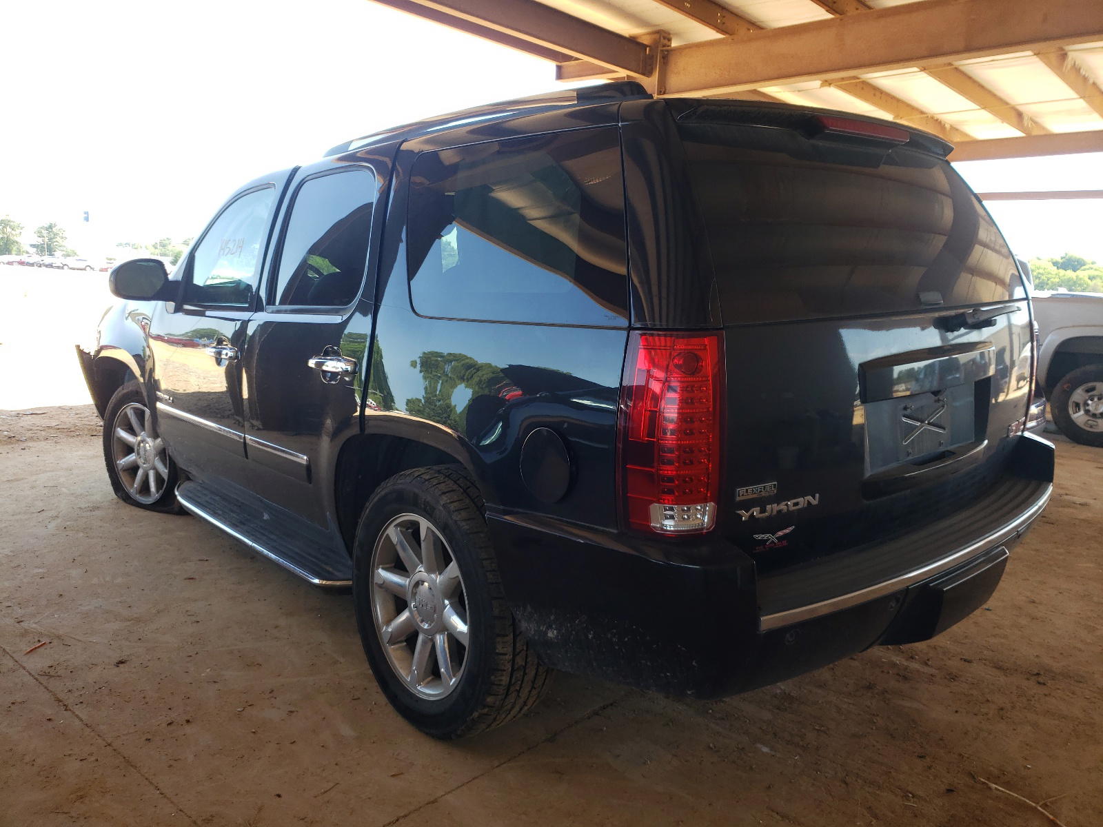 Photo 3 from auction – 2011 GMC YUKON DENA with VIN 1GKS1EEF3BR215214