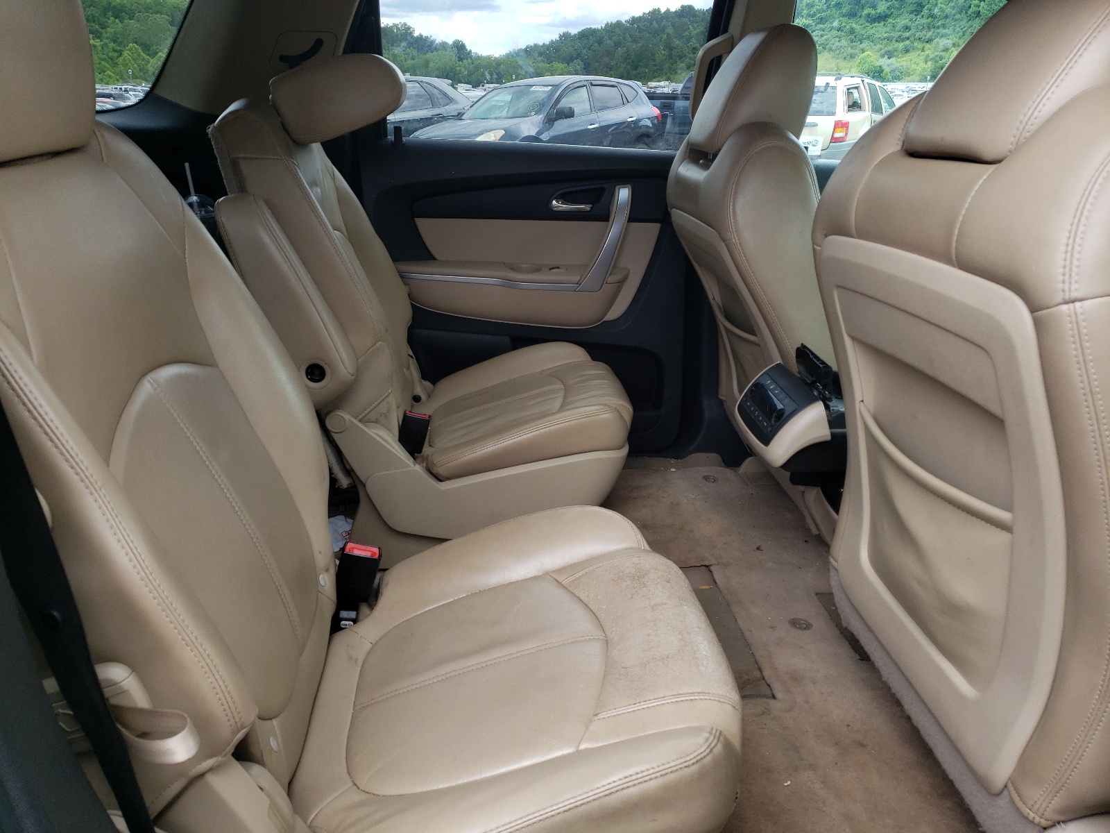 Photo 6 from auction – 2011 GMC ACADIA SLT with VIN 1GKKRRED9BJ271560