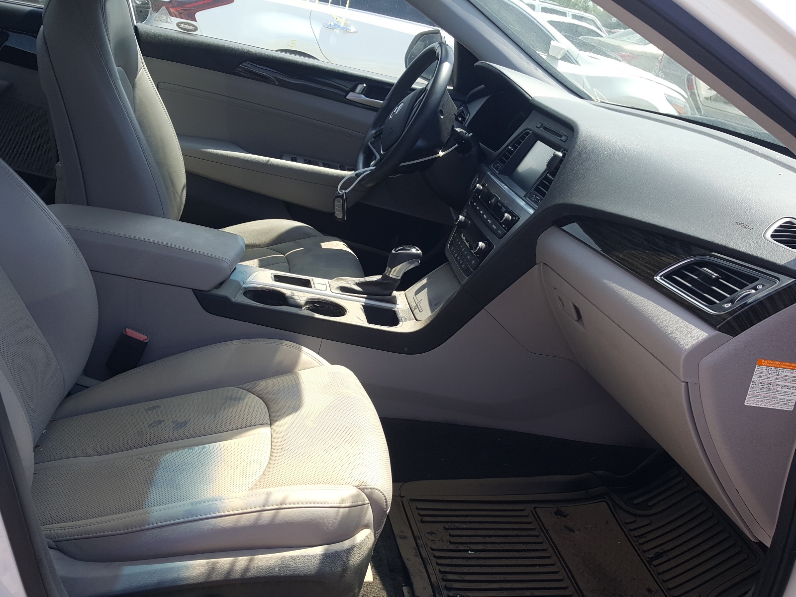 Photo 5 from auction – 2017 HYUNDAI SONATA HYB with VIN KMHE34L16HA050413