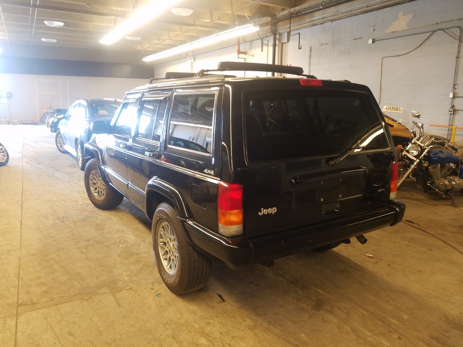 Photo 3 from auction – 1997 JEEP CHEROKEE C with VIN 1J4FJ78S3VL571651