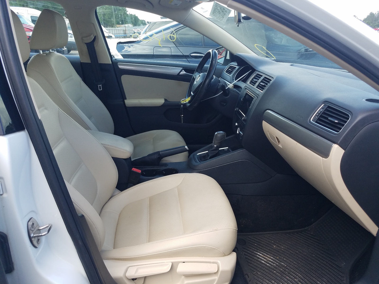 Photo 5 from auction – 2018 VOLKSWAGEN JETTA SE with VIN 3VWDB7AJ5JM229748
