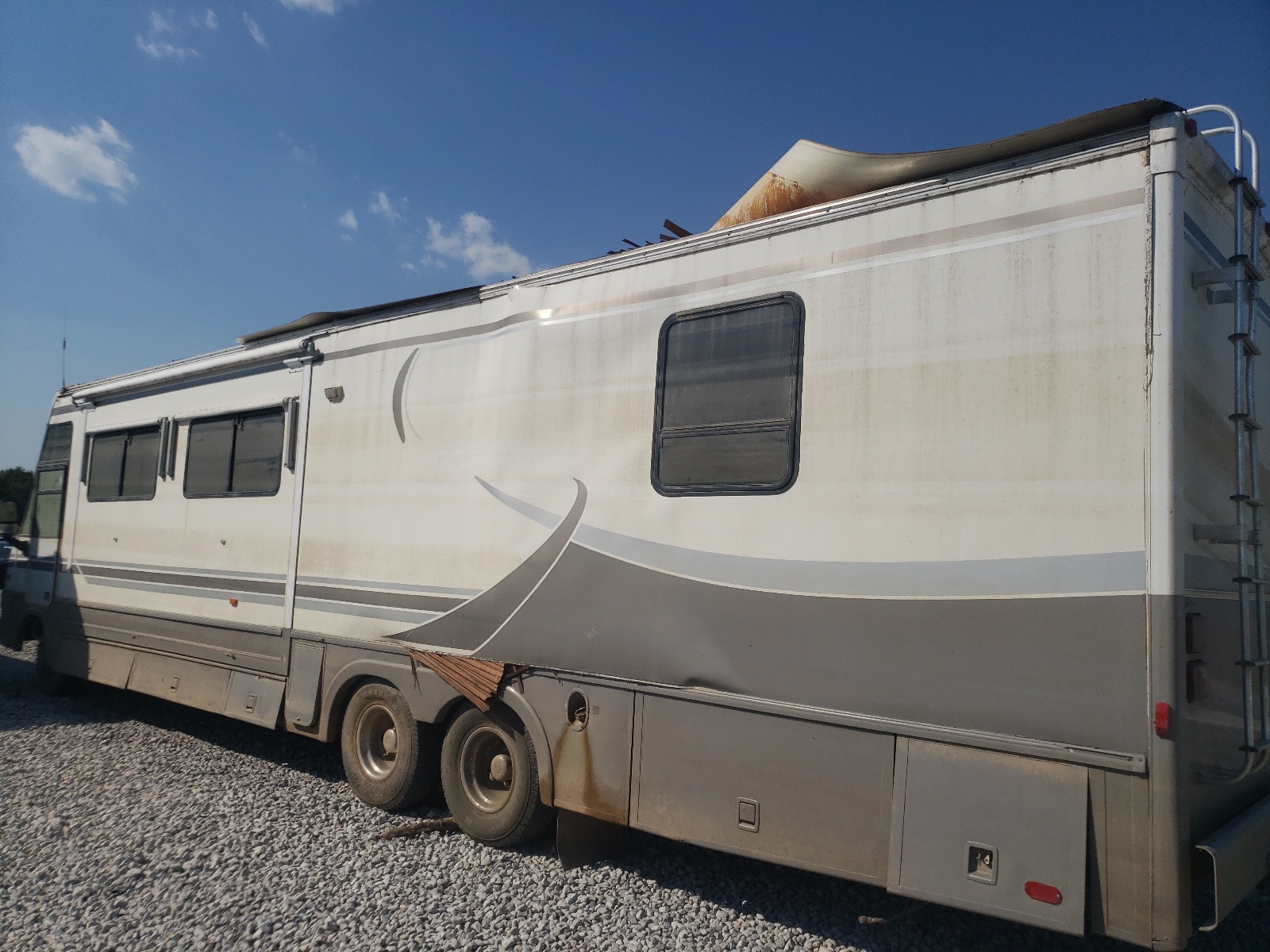 Photo 9 from auction – 1997 WINNEBAGO ADVENTURER with VIN 3FCMF53G5VJA08302
