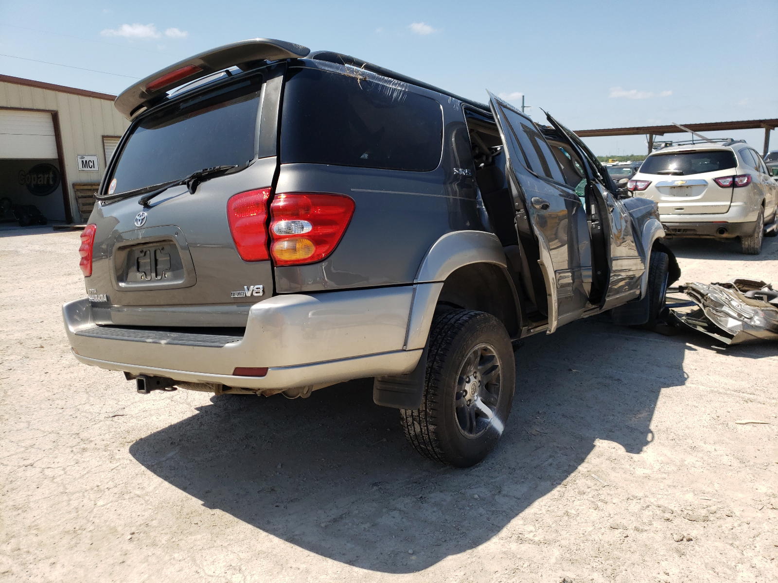 Photo 4 from auction – 2004 TOYOTA SEQUOIA SR with VIN 5TDZT34A14S215344