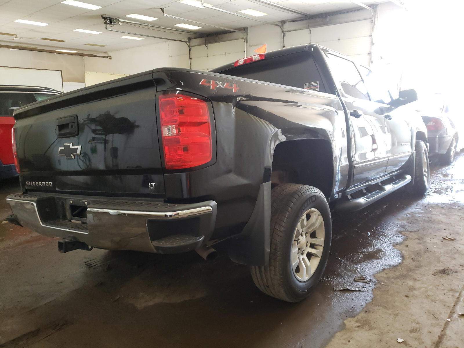 Photo 4 from auction – 2018 CHEVROLET SILVERADO with VIN 3GCUKREC2JG204878