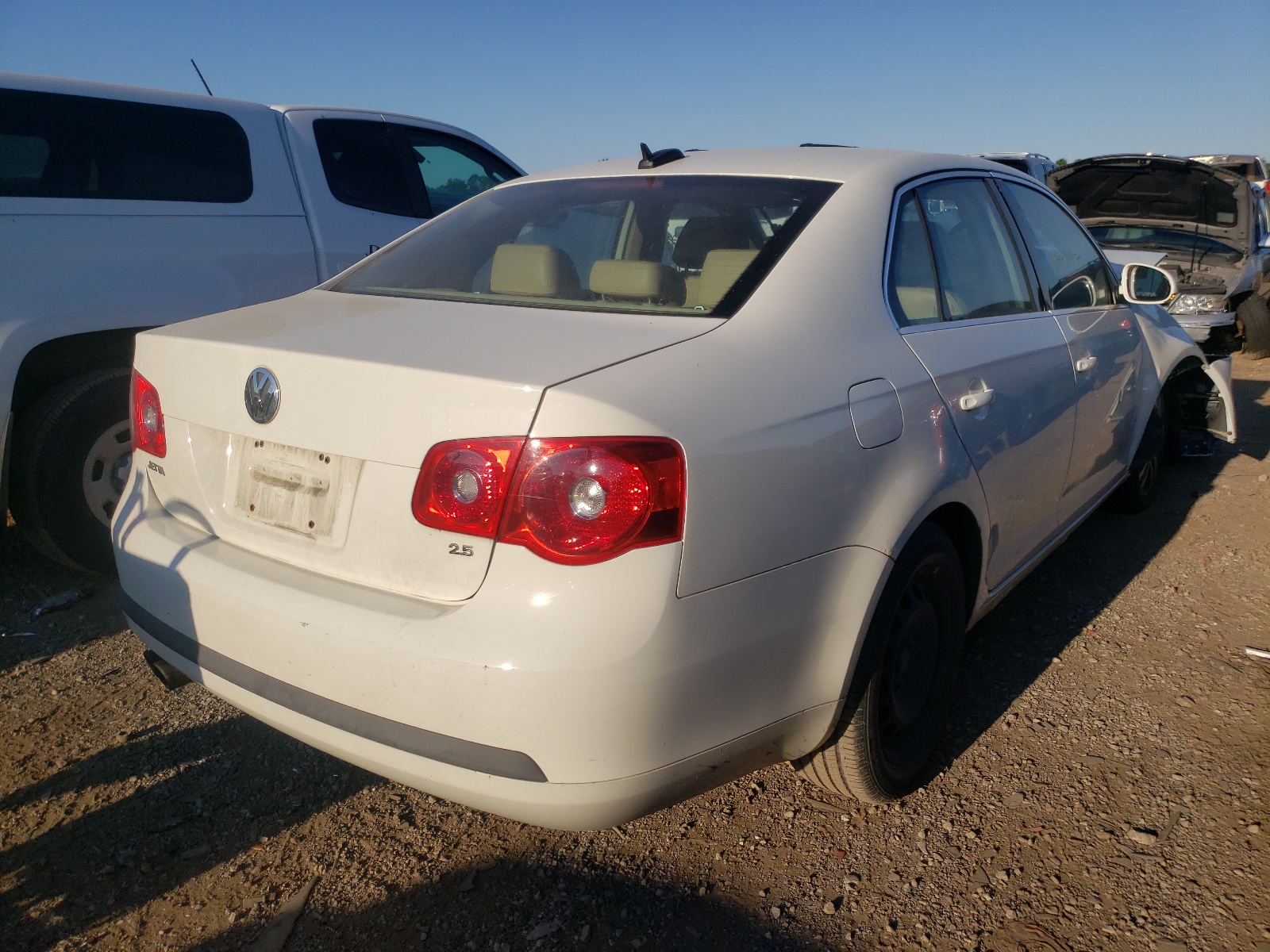 Photo 4 from auction – 2006 VOLKSWAGEN JETTA 2.5 with VIN 3VWSF71K96M746059