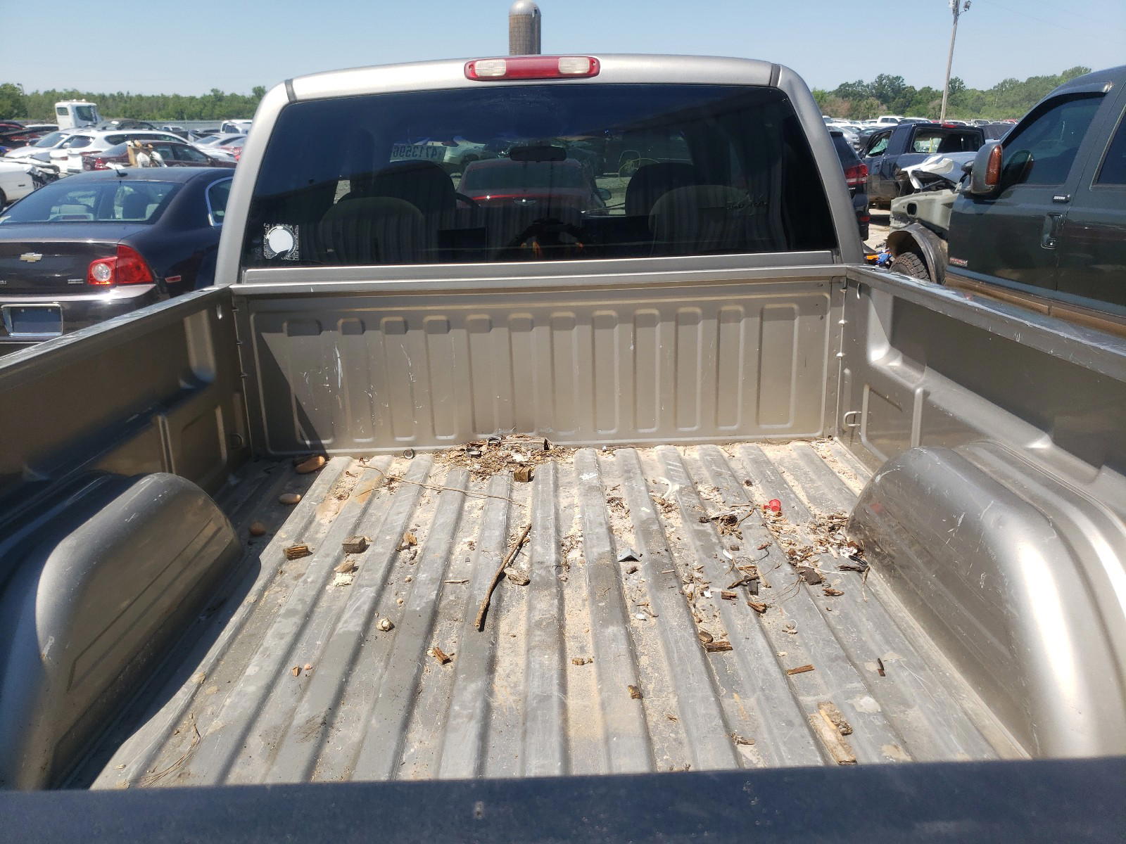 Photo 9 from auction – 1999 CHEVROLET SILVERADO with VIN 2GCEC19TXX1251171
