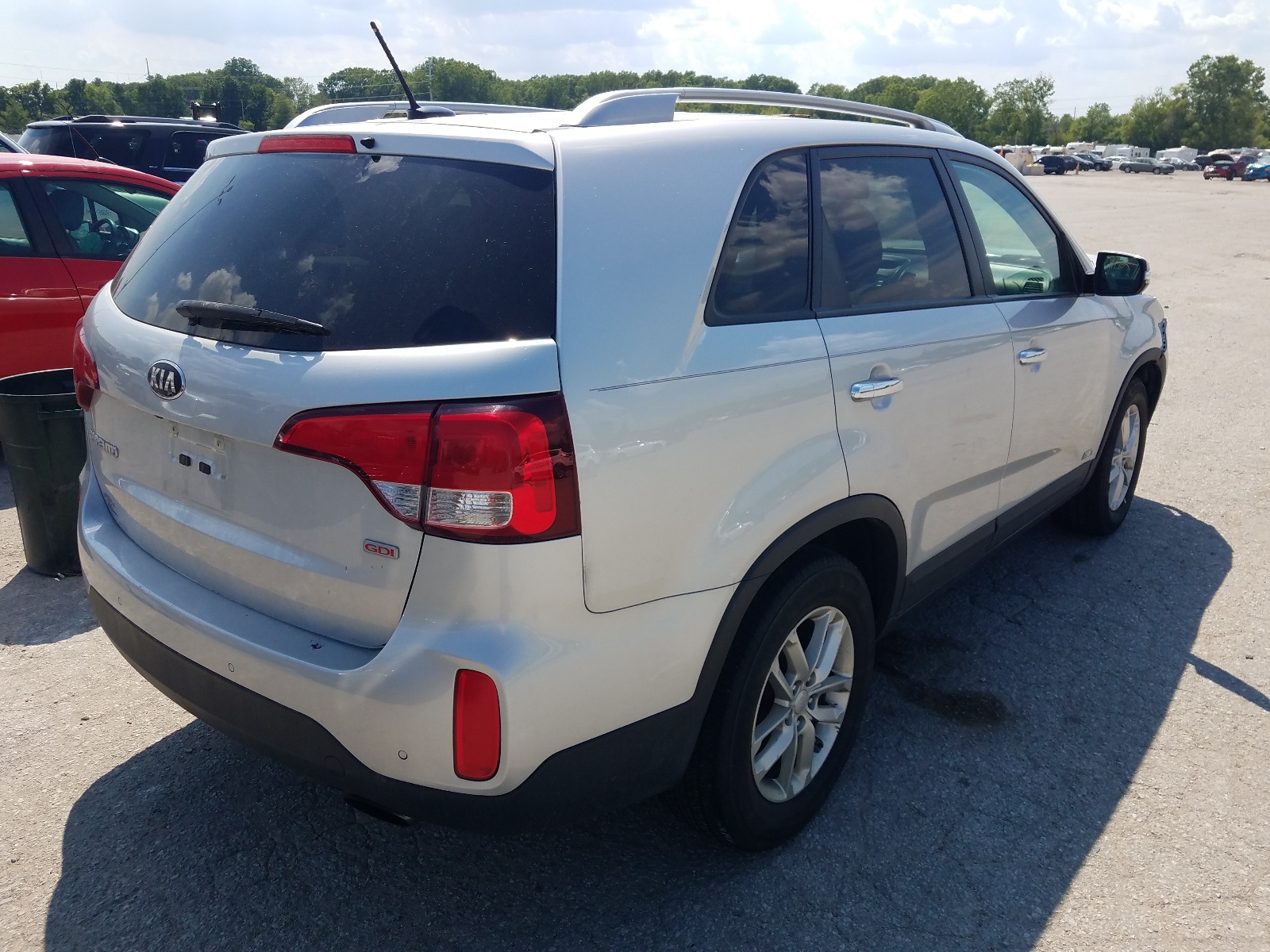 Photo 4 from auction – 2014 KIA SORENTO LX with VIN 5XYKTCA69EG443656