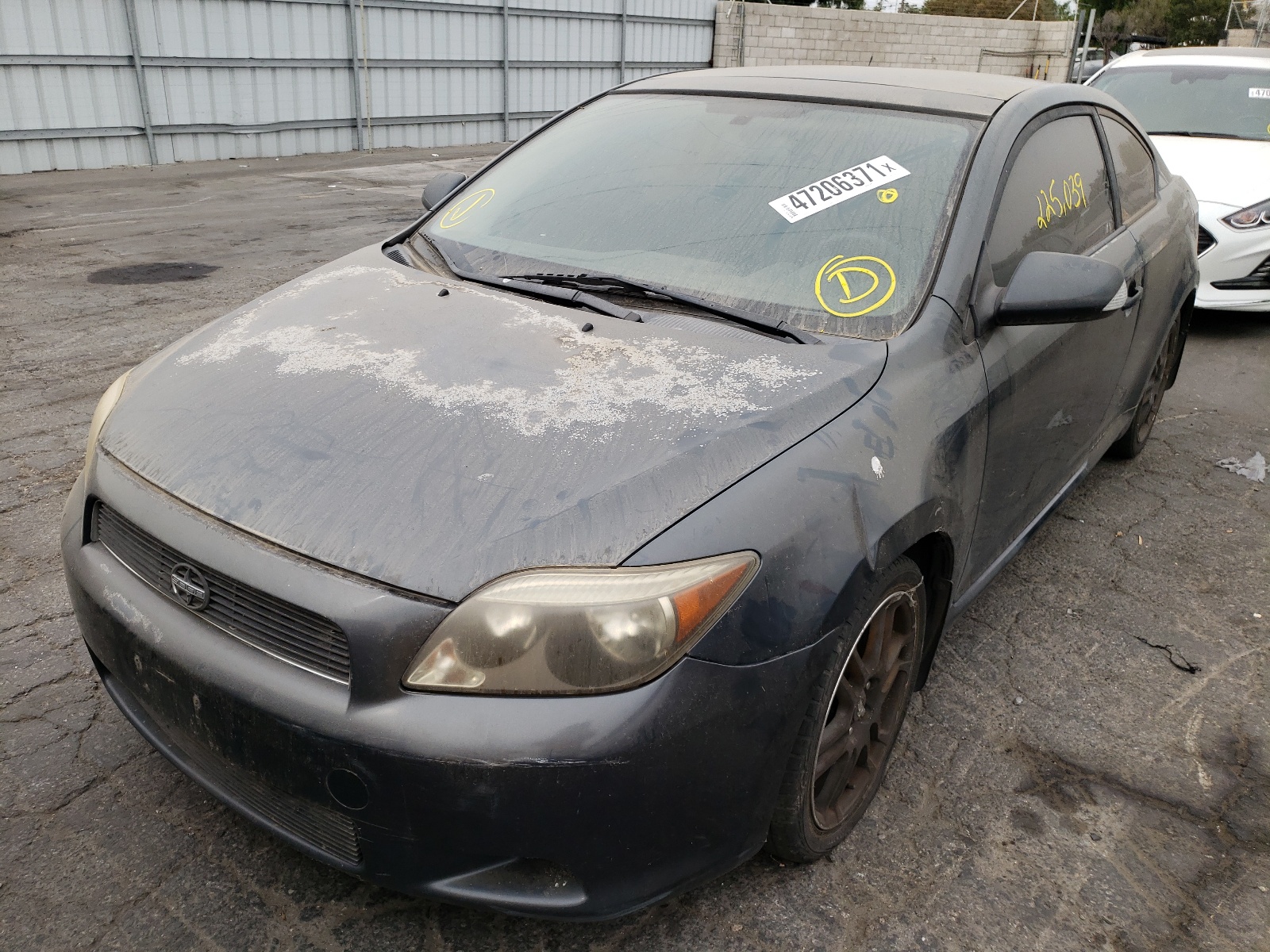 Photo 2 from auction – 2005 TOYOTA SCION TC with VIN JTKDE177X50025533