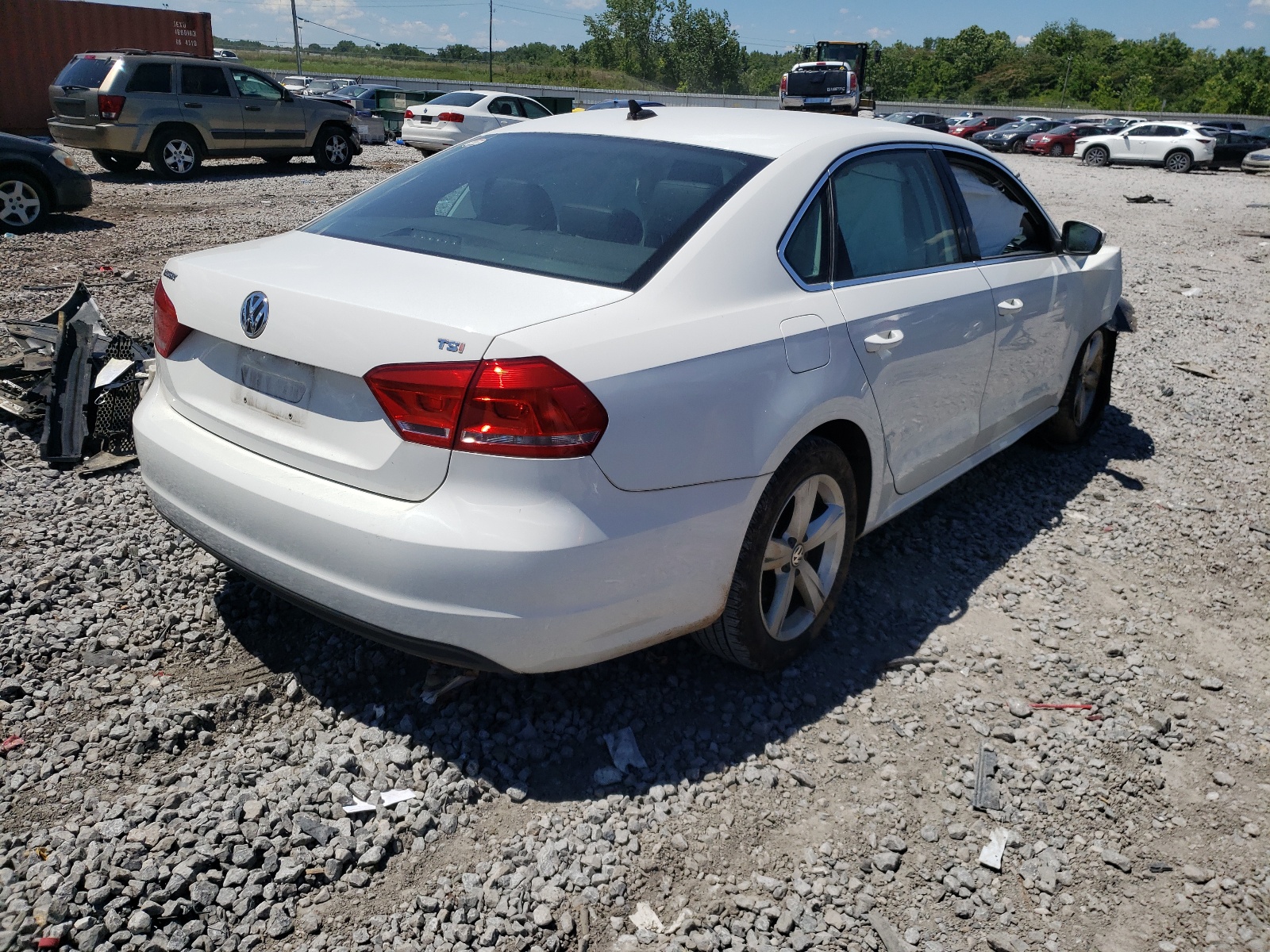 Photo 4 from auction – 2015 VOLKSWAGEN PASSAT S with VIN 1VWAT7A30FC083320