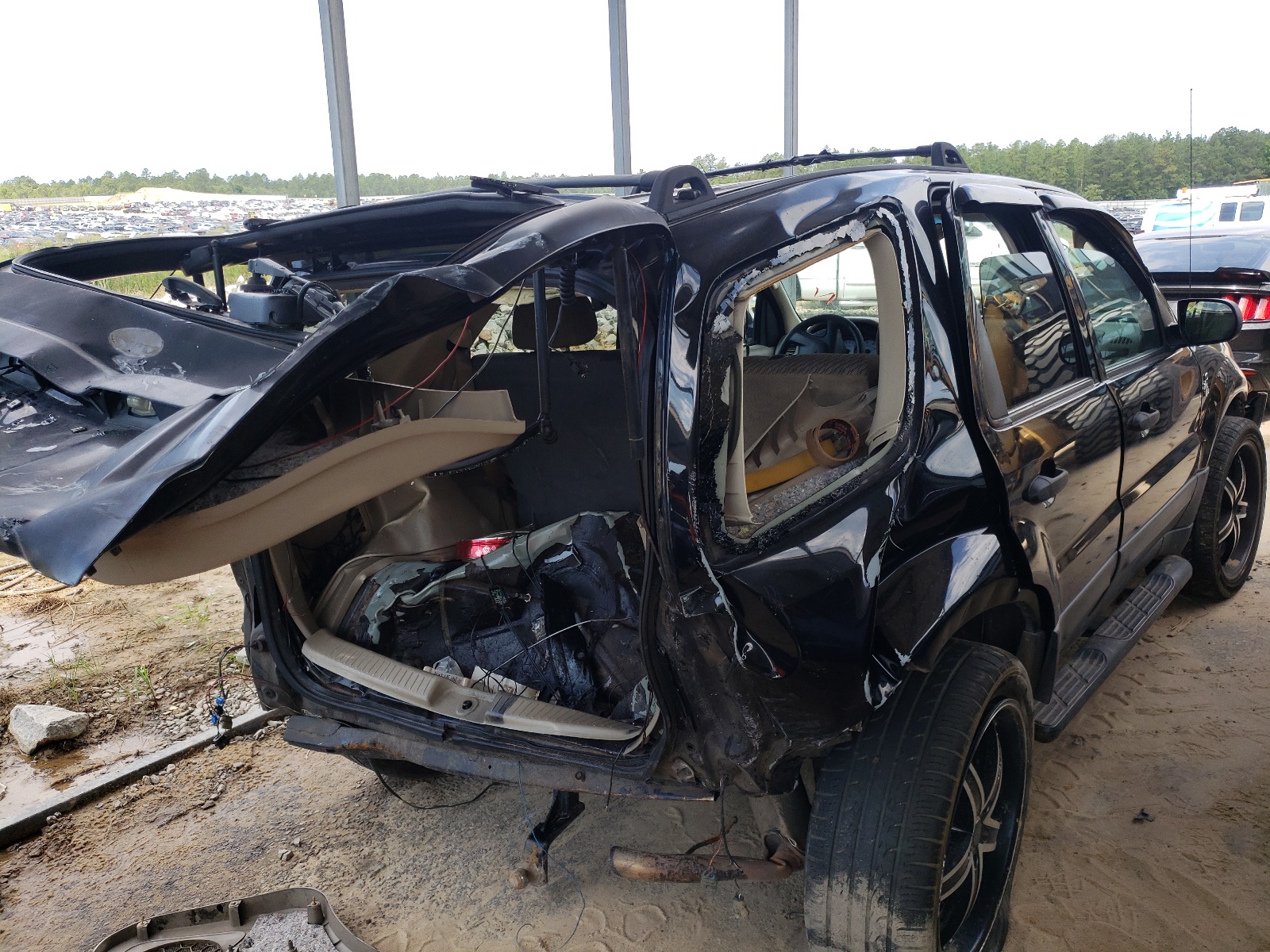 Photo 9 from auction – 2003 FORD ESCAPE XLT with VIN 1FMYU03133KA40556