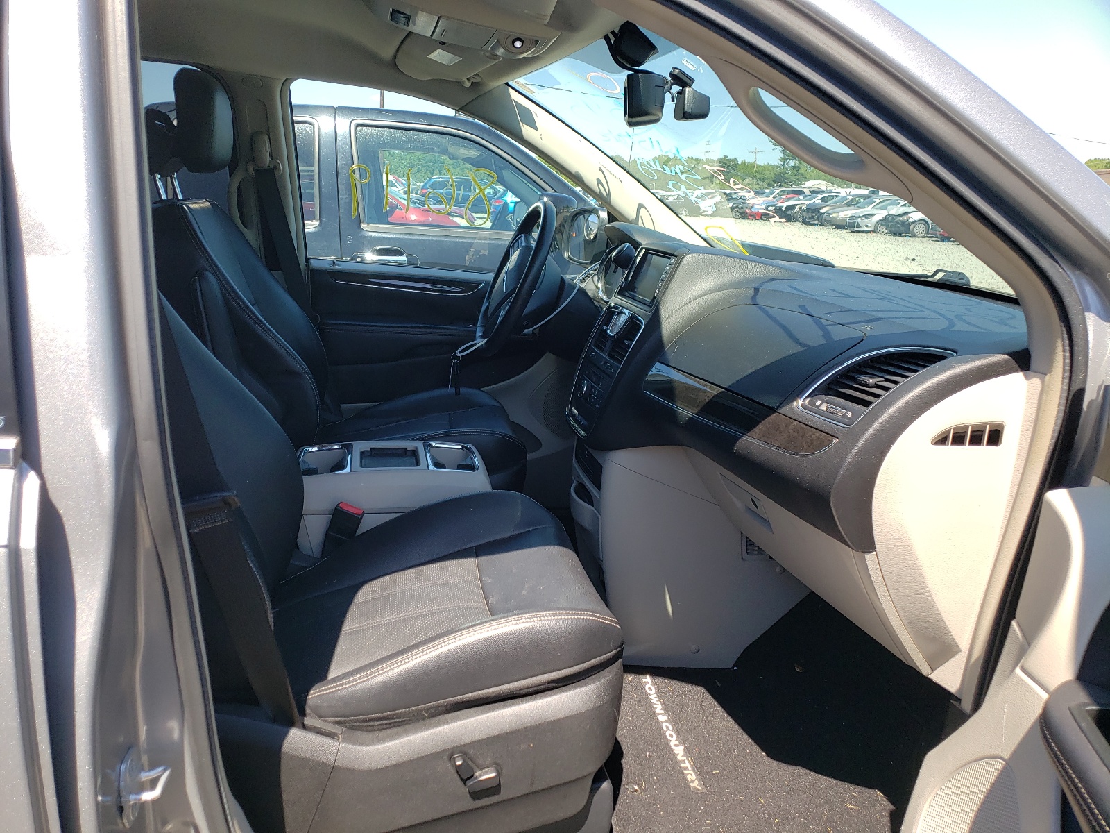 Photo 19 from auction – 2013 CHRYSLER TOWN & COU with VIN 2C4RC1CG0DR805344