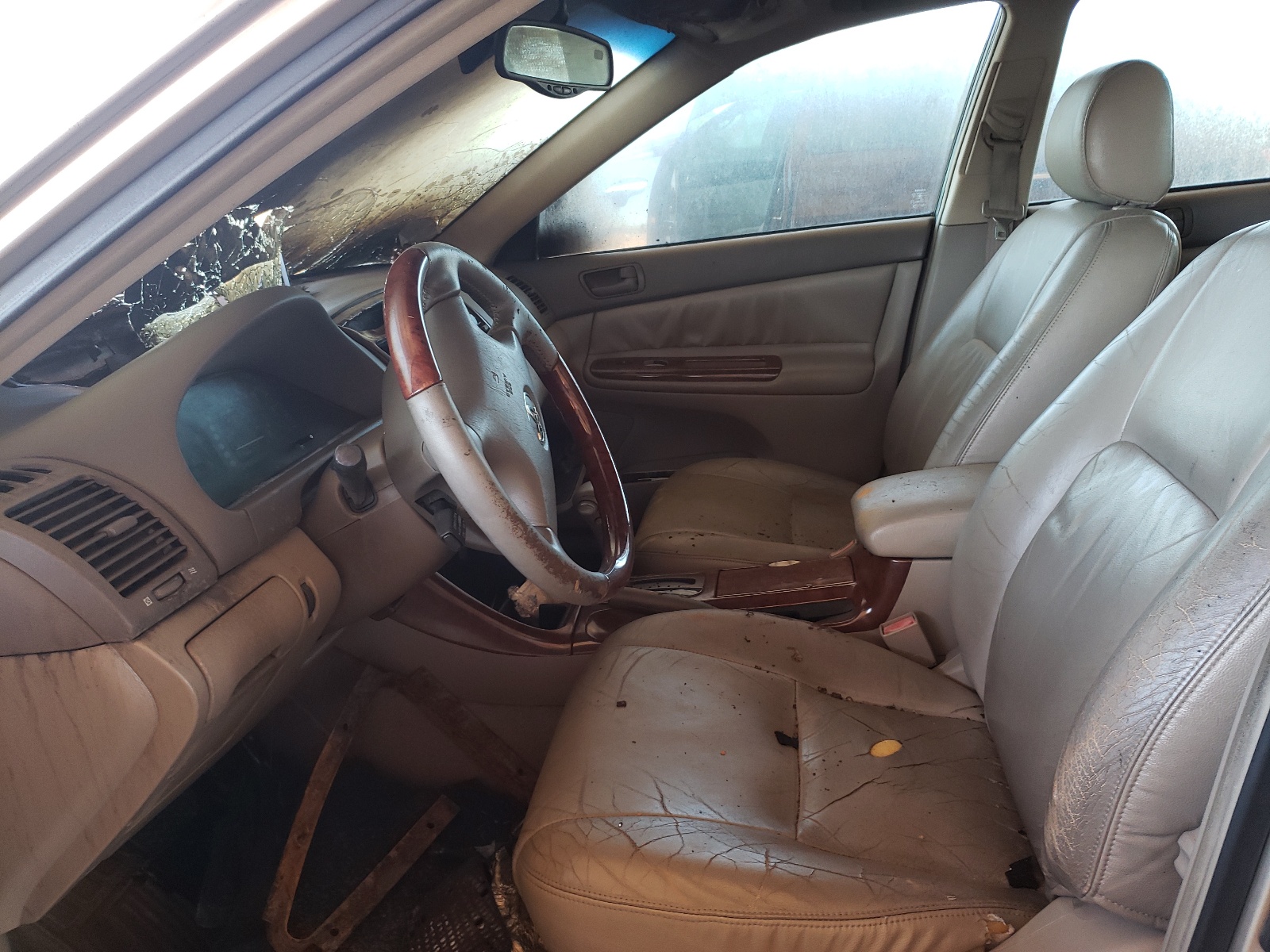 Photo 5 from auction – 2003 TOYOTA CAMRY LE with VIN JTDBE32K230185179