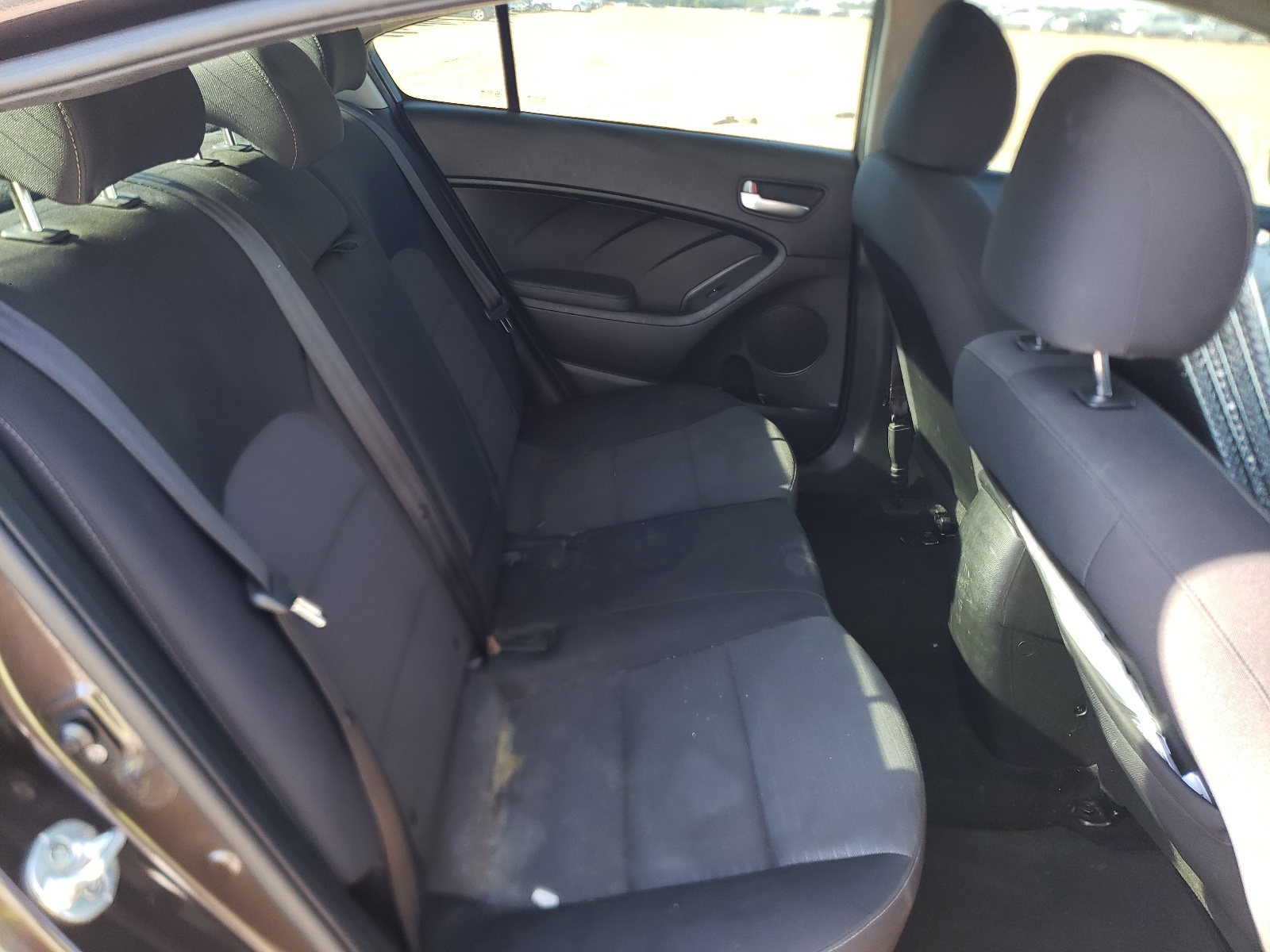 Photo 6 from auction – 2017 KIA FORTE LX with VIN 3KPFL4A77HE138156