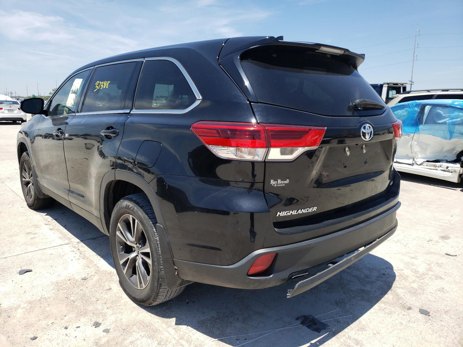 Photo 3 from auction – 2019 TOYOTA HIGHLANDER with VIN 5TDZZRFH9KS339175