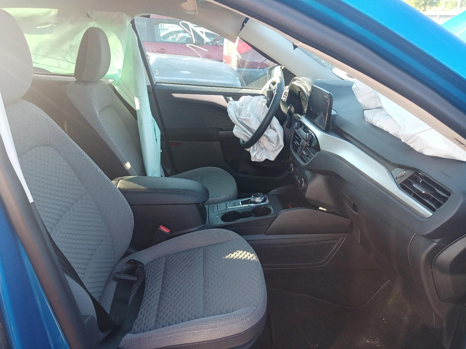 Photo 5 from auction – 2020 FORD ESCAPE SE with VIN 1FMCU0G62LUA08444