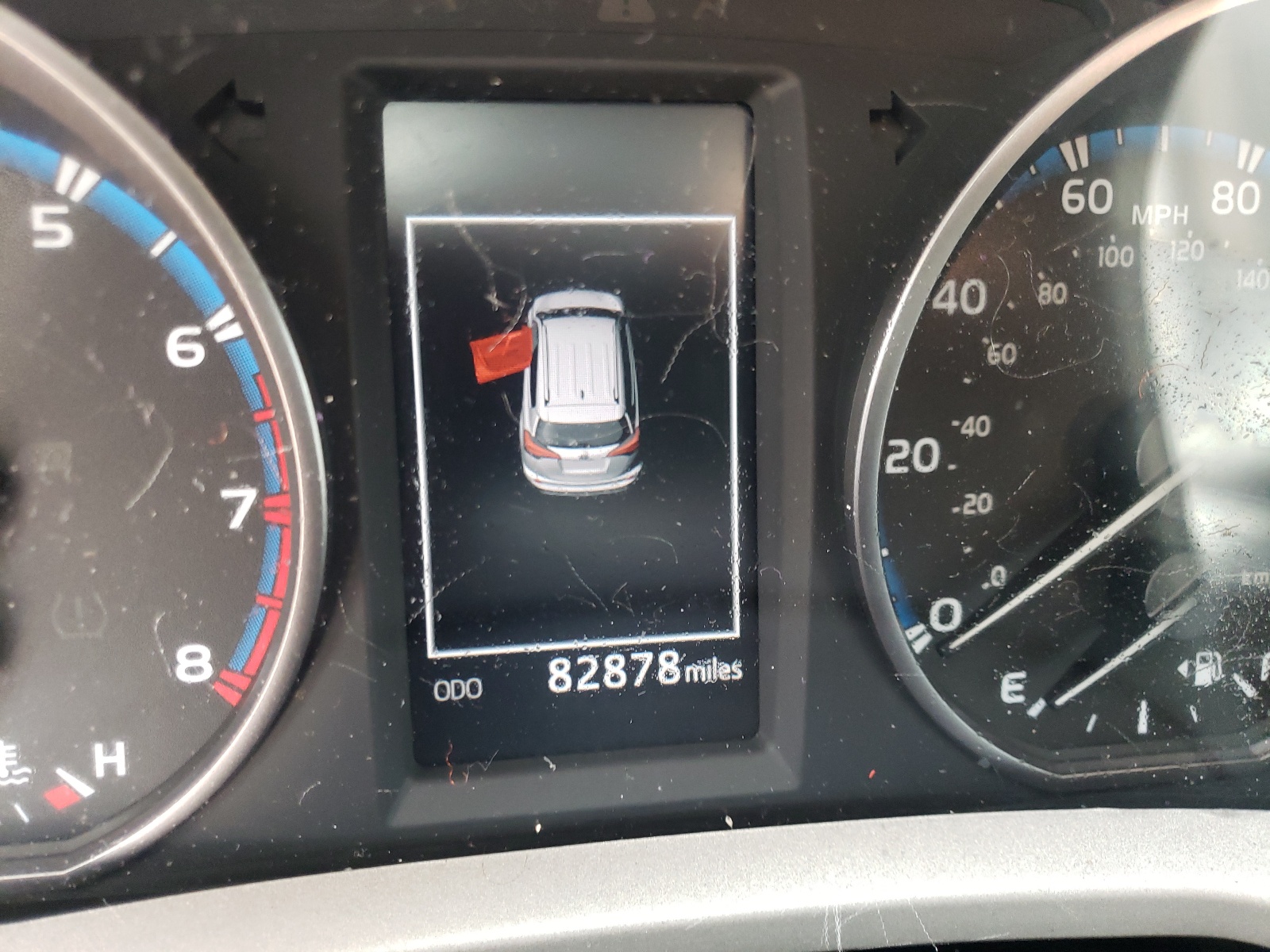Photo 8 from auction – 2017 TOYOTA RAV4 XLE with VIN 2T3RFREV1HW558462