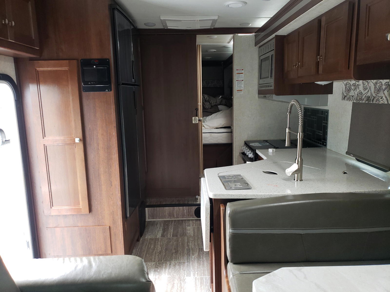 Photo 6 from auction – 2018 WILDWOOD FORESTER with VIN 1FDXE4FSXJDC21837