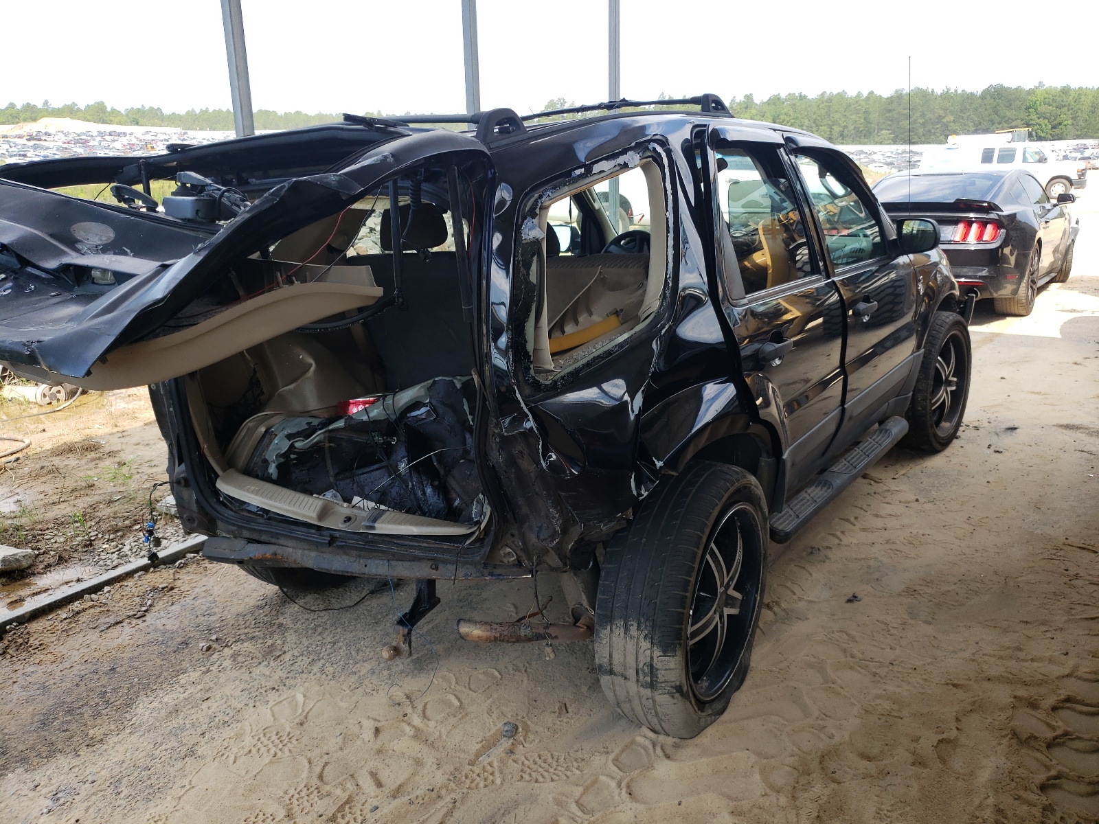 Photo 4 from auction – 2003 FORD ESCAPE XLT with VIN 1FMYU03133KA40556