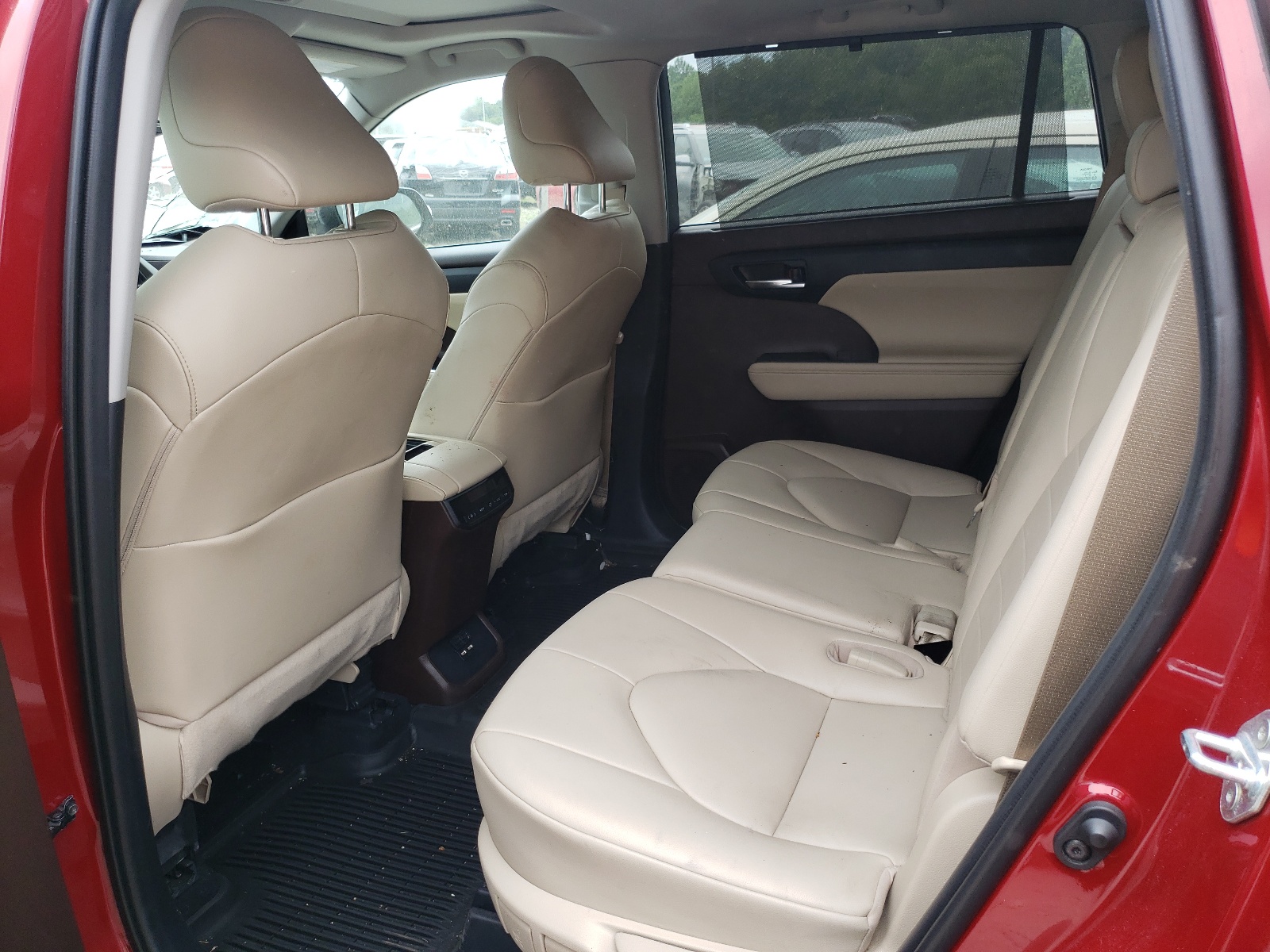 Photo 6 from auction – 2020 TOYOTA HIGHLANDER with VIN 5TDGZRBH4LS008454