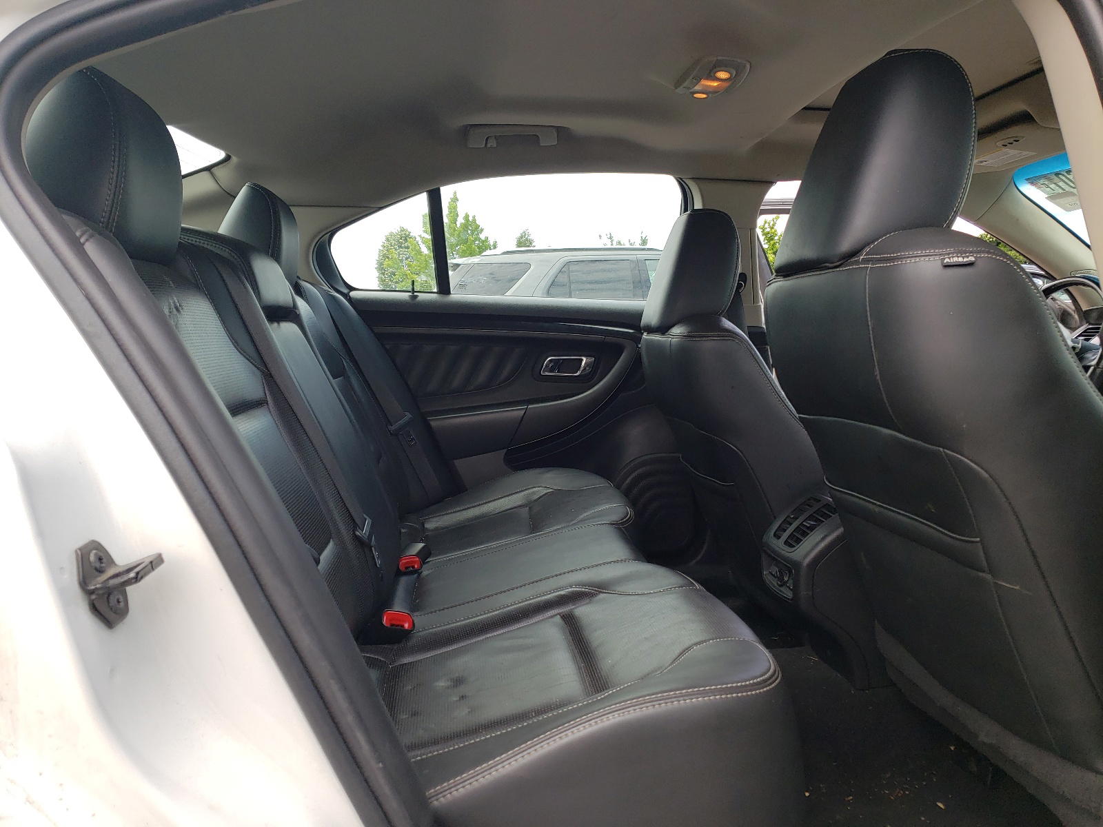 Photo 6 from auction – 2010 FORD TAURUS LIM with VIN 1FAHP2FW8AG139796