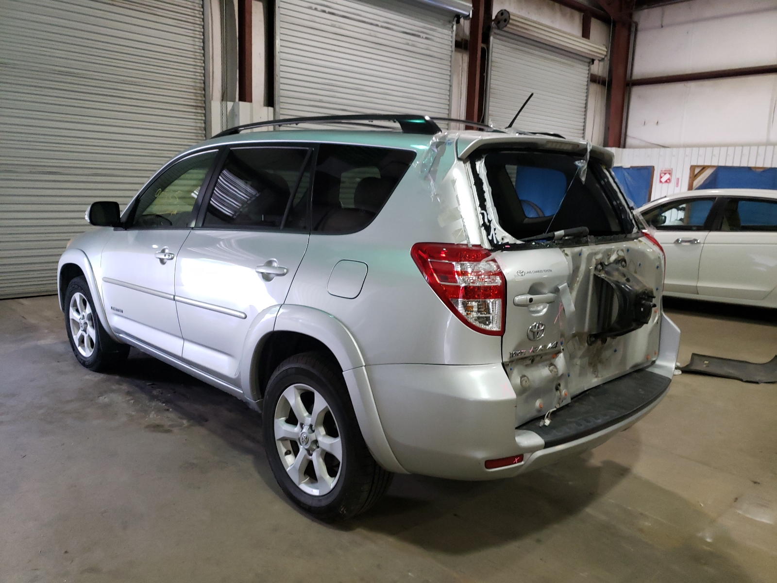 Photo 3 from auction – 2010 TOYOTA RAV4 LIMIT with VIN JTMYF4DV7A5016506