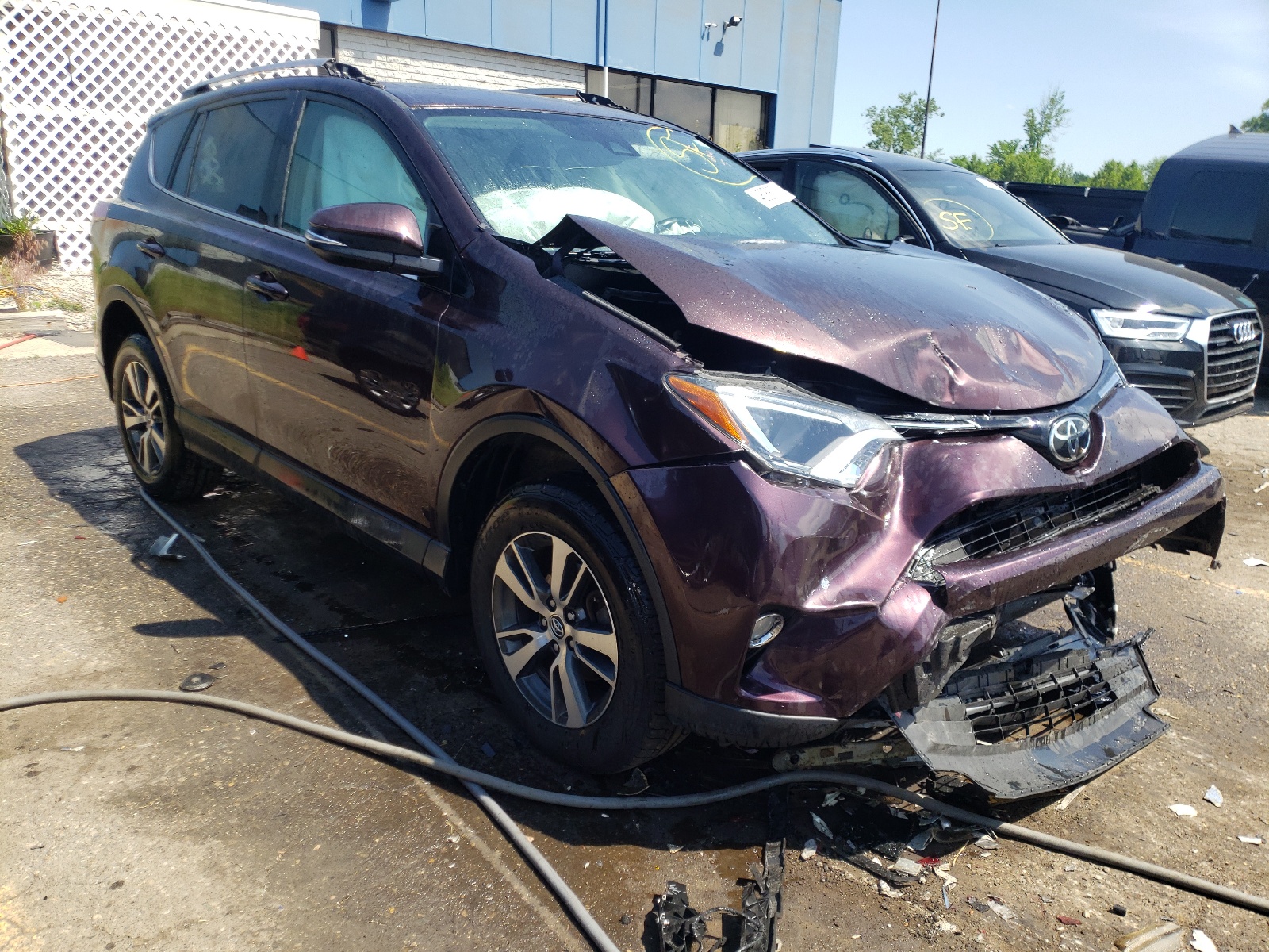 Photo 1 from auction – 2017 TOYOTA RAV4 XLE with VIN 2T3RFREV1HW558462