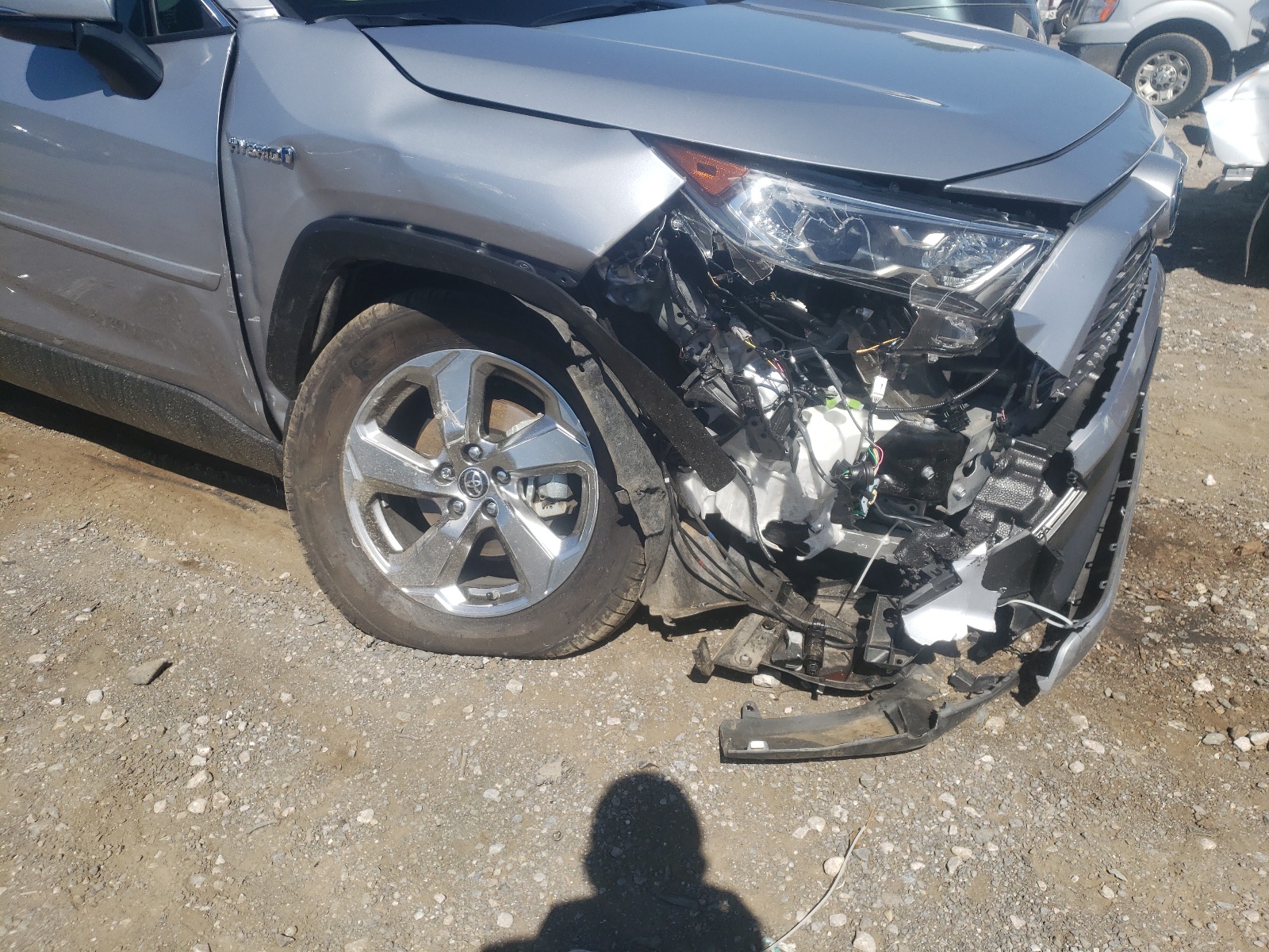 Photo 9 from auction – 2019 TOYOTA RAV4 LIMIT with VIN JTMDWRFV0KD006447