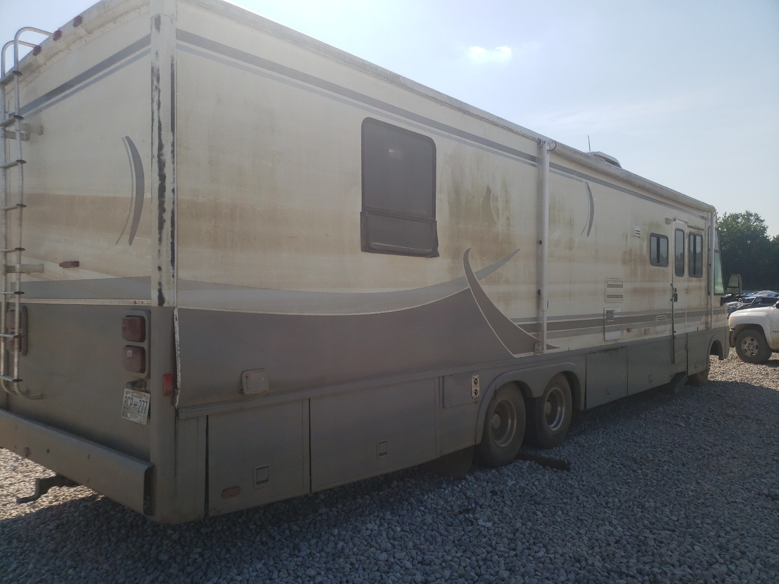 Photo 4 from auction – 1997 WINNEBAGO ADVENTURER with VIN 3FCMF53G5VJA08302